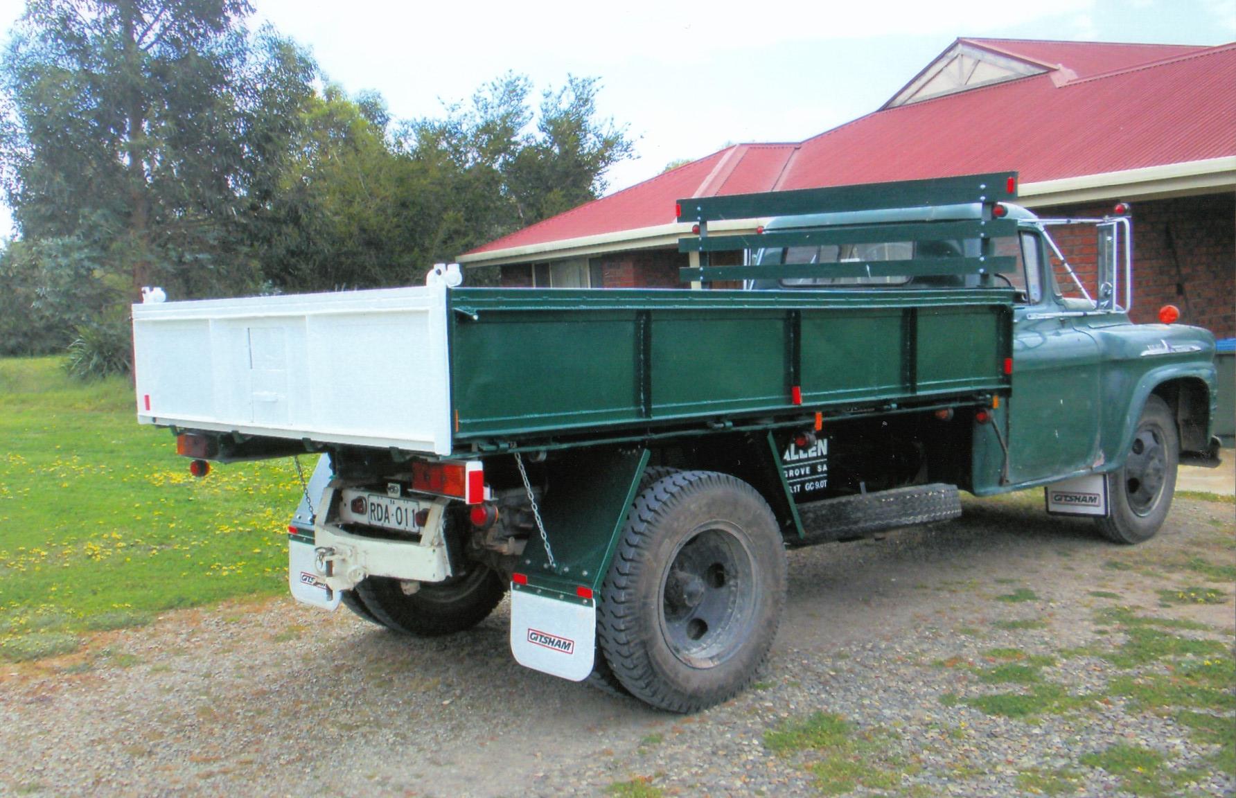 1958 CHEVROLET VIKING SERIES 40 TIPPER