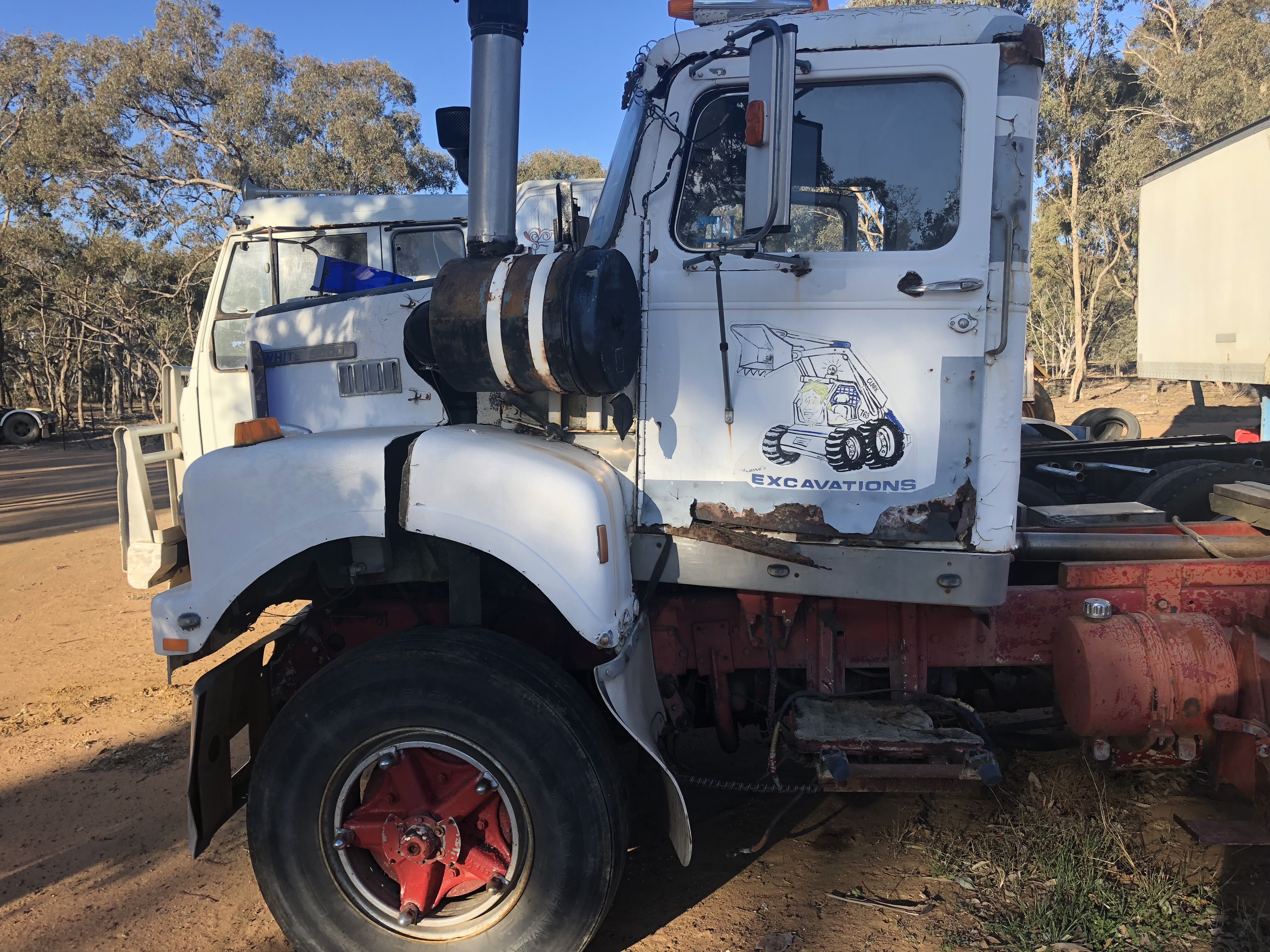 WHITE 9000 PRIME MOVER