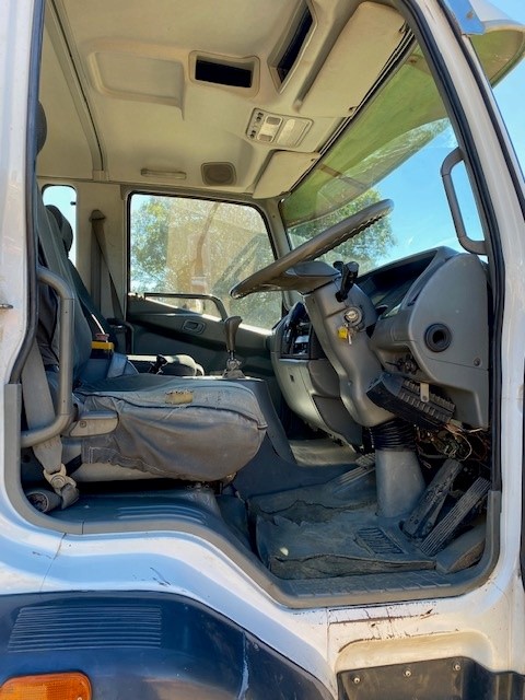 1996 MITSUBISHI FM SWB 618H 6 SP MANUAL C/CHAS 