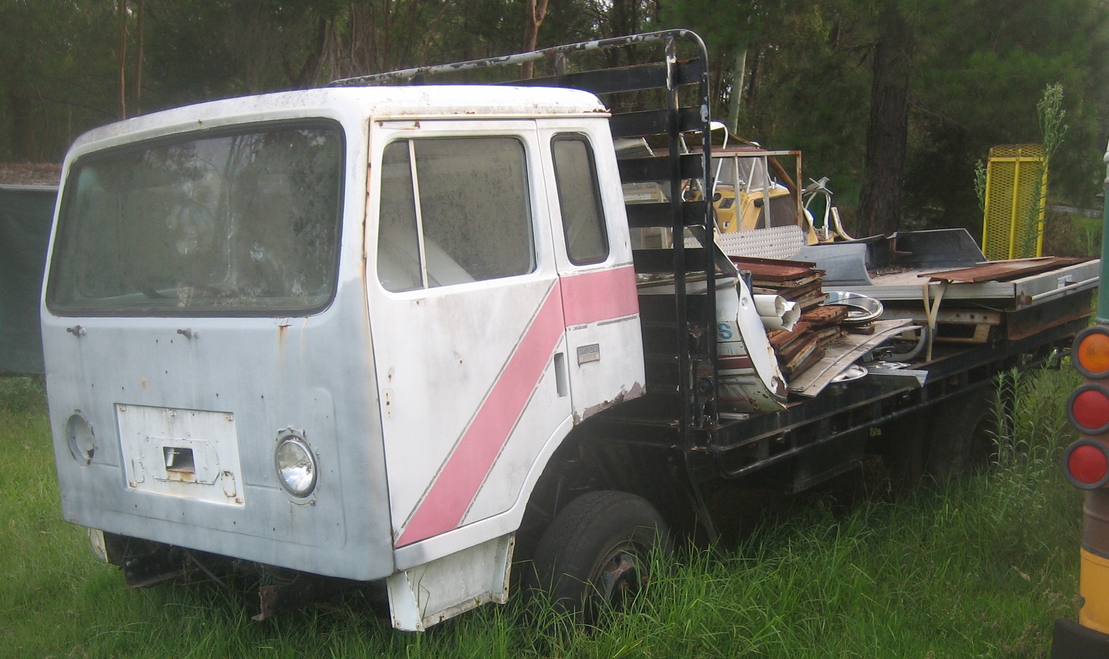1976 INTERNATIONAL ACCO 510A TRAY