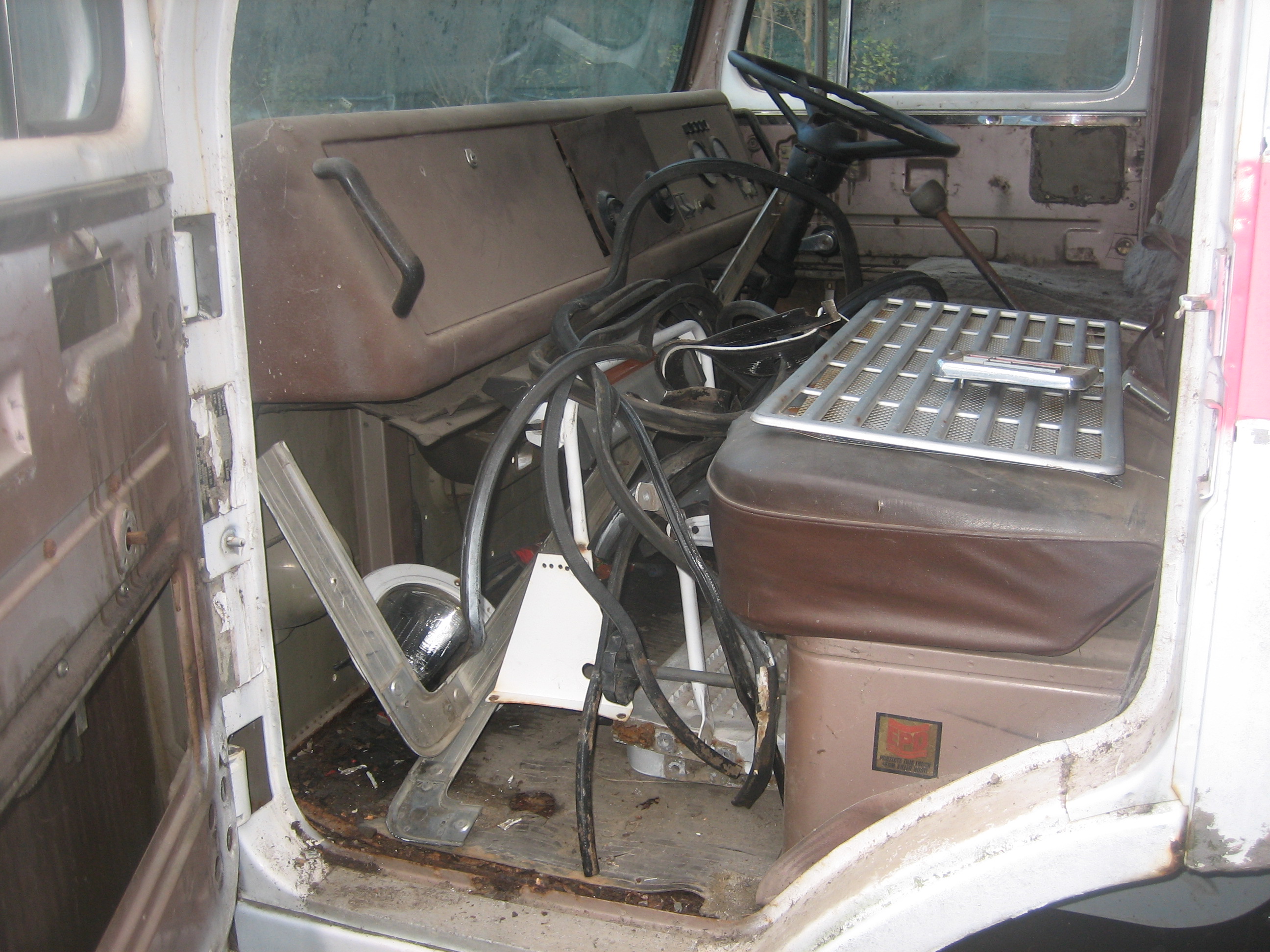 1976 INTERNATIONAL ACCO 510A TRAY