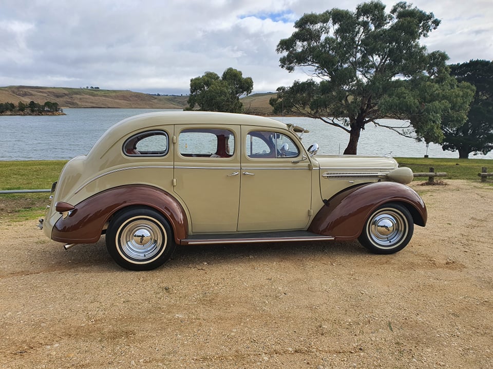 1937 DODGE 5 SEDAN