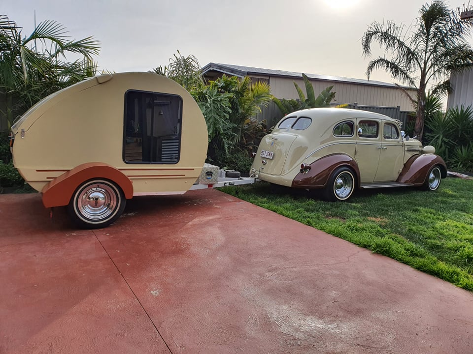 1937 DODGE 5 SEDAN
