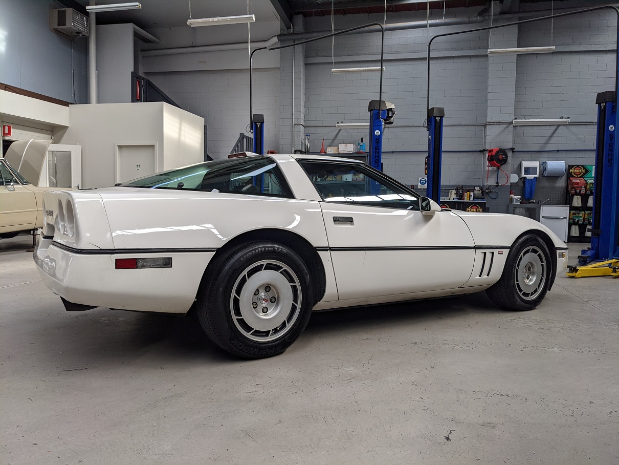 1985 CHEVROLET CORVETTE C4 COUPE