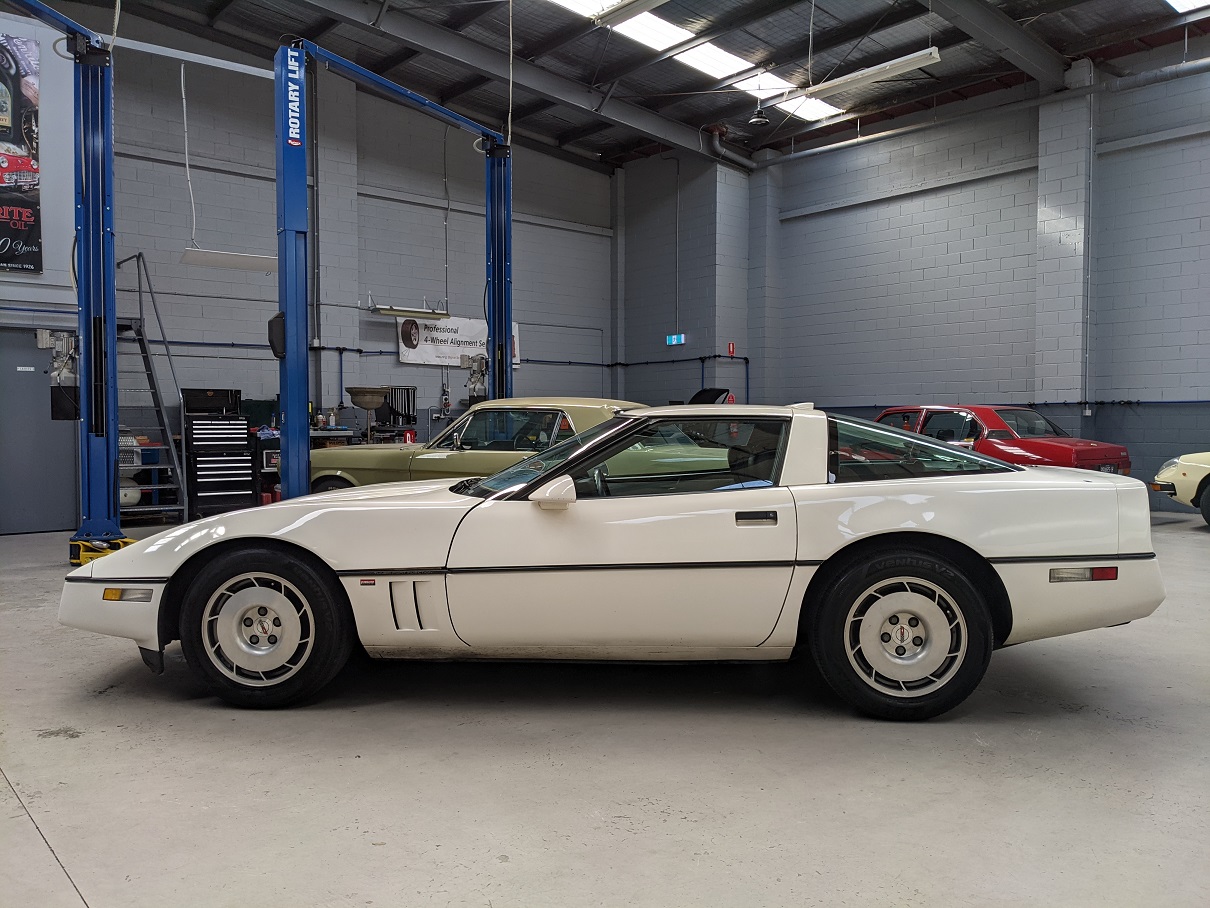 1985 CHEVROLET CORVETTE C4 COUPE