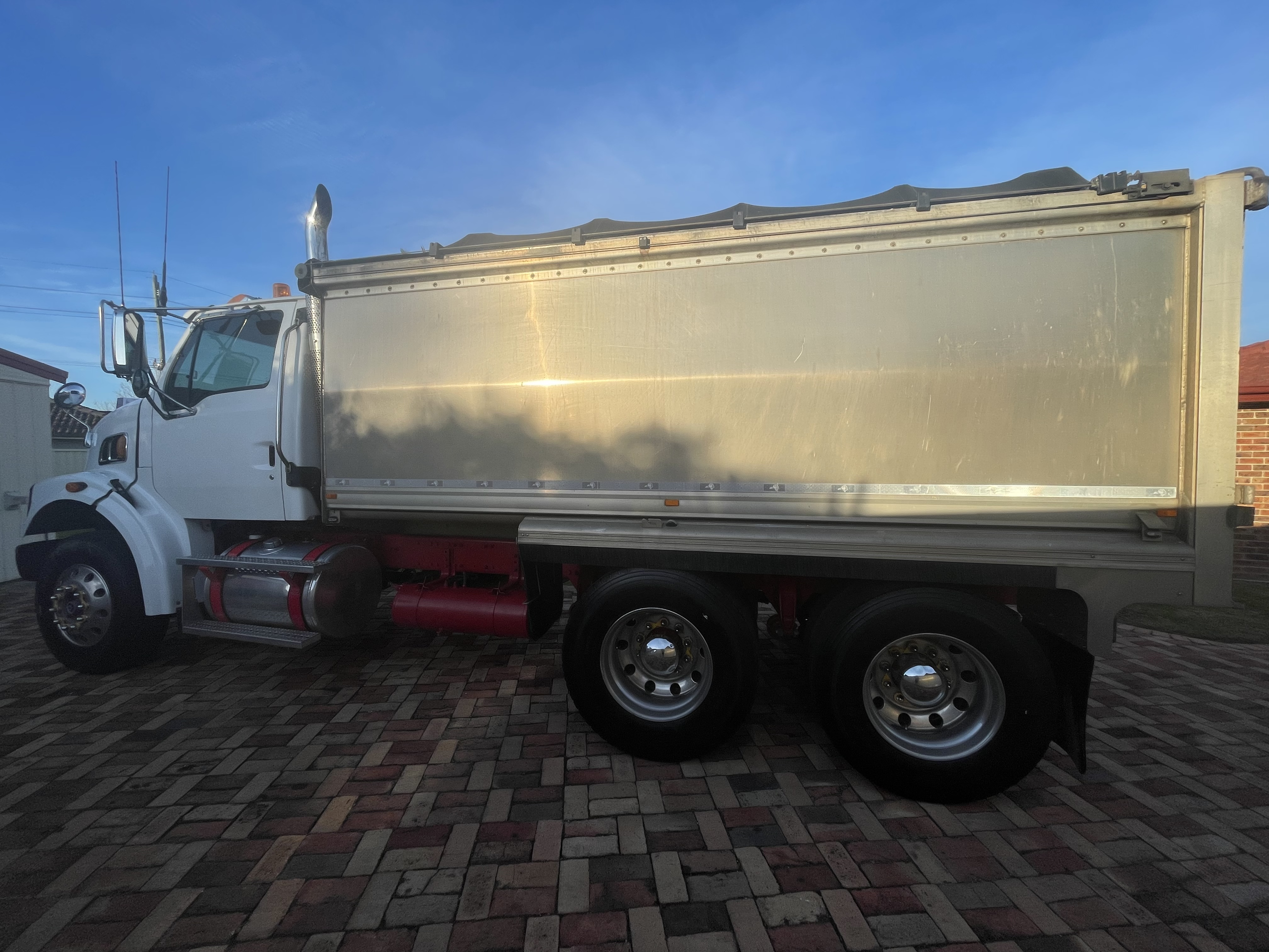 2009 STERLING LT7500 6X4 TIPPER