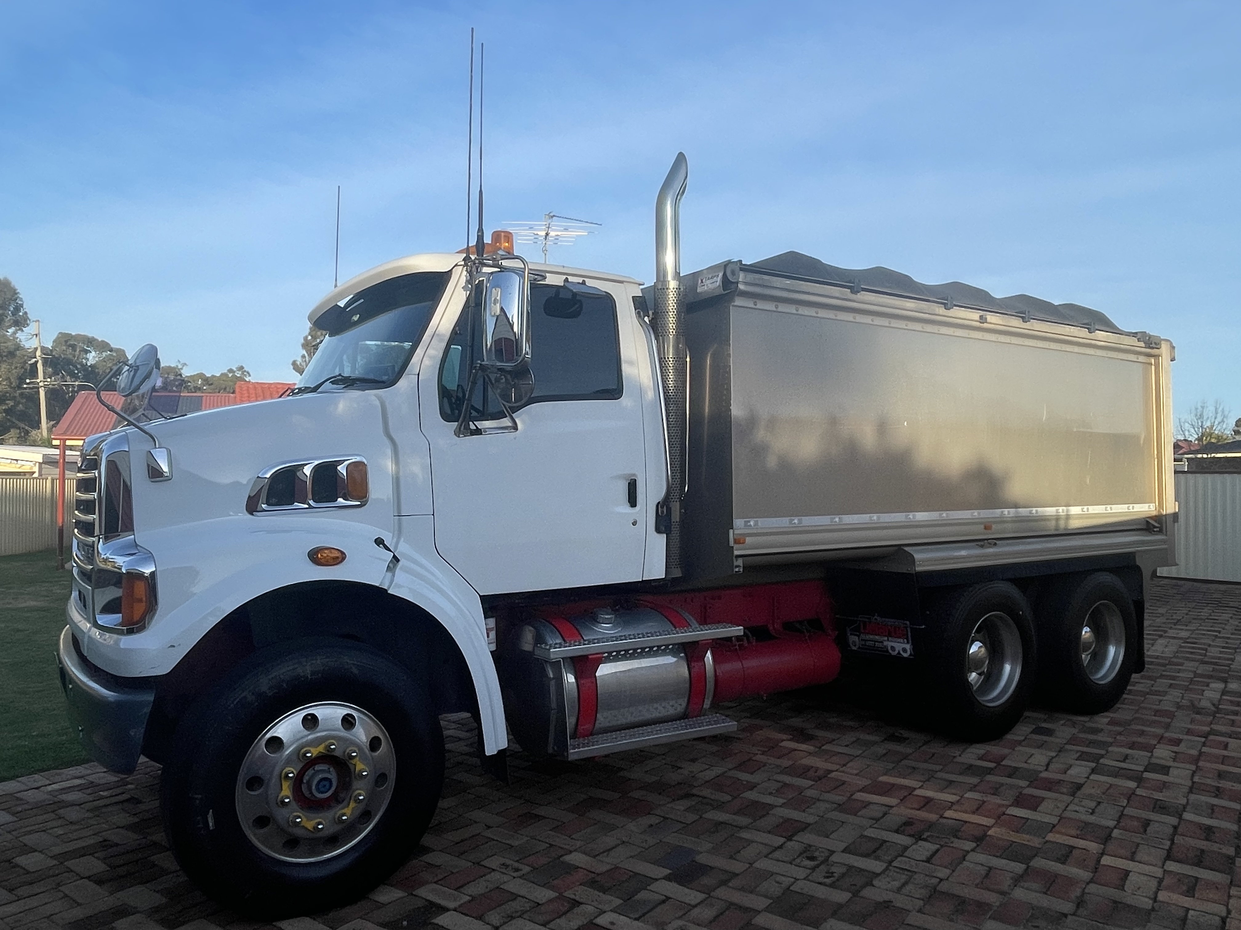 2009 STERLING LT7500 6X4 TIPPER