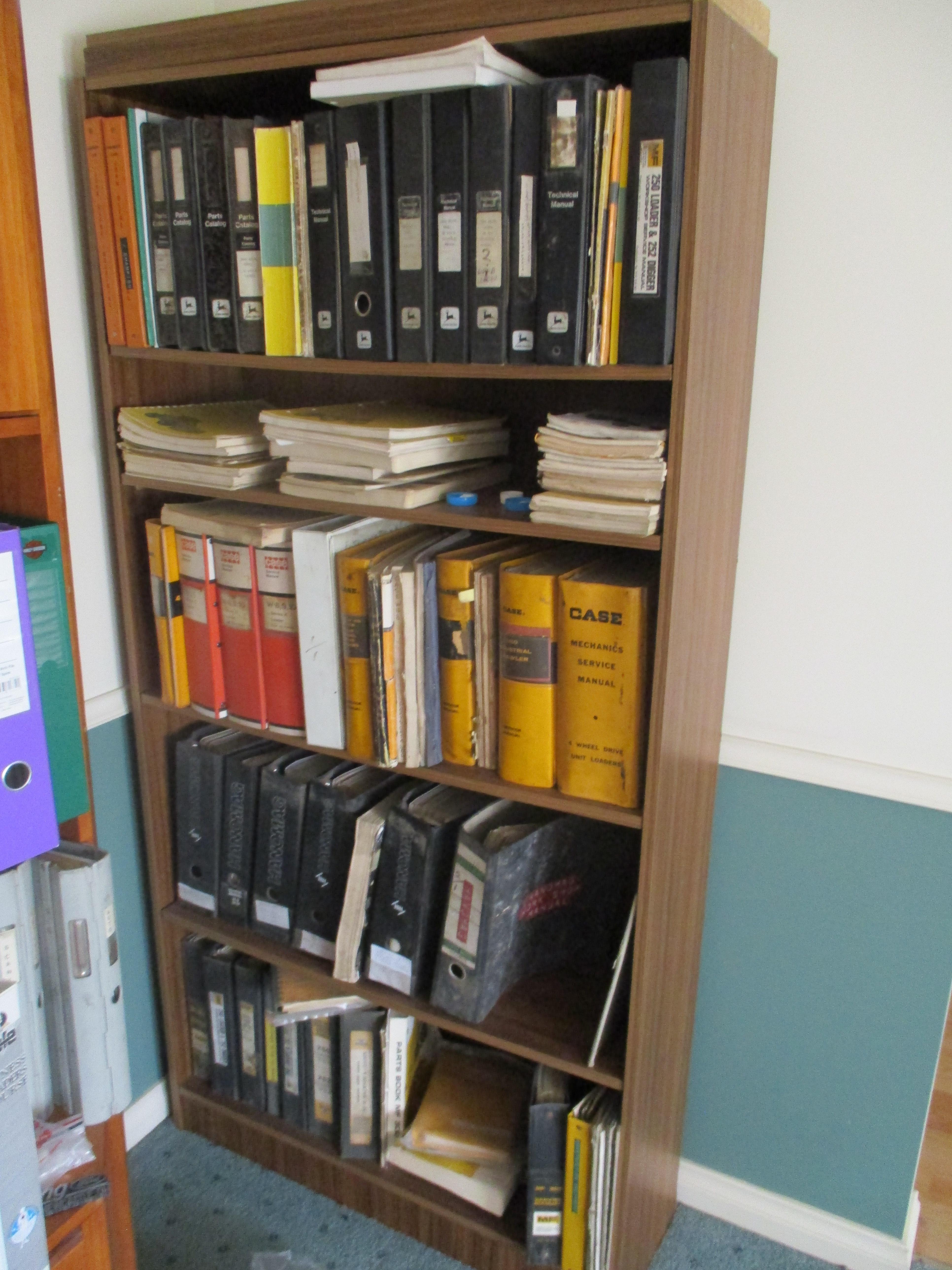 TRACTOR MANUALS (100)