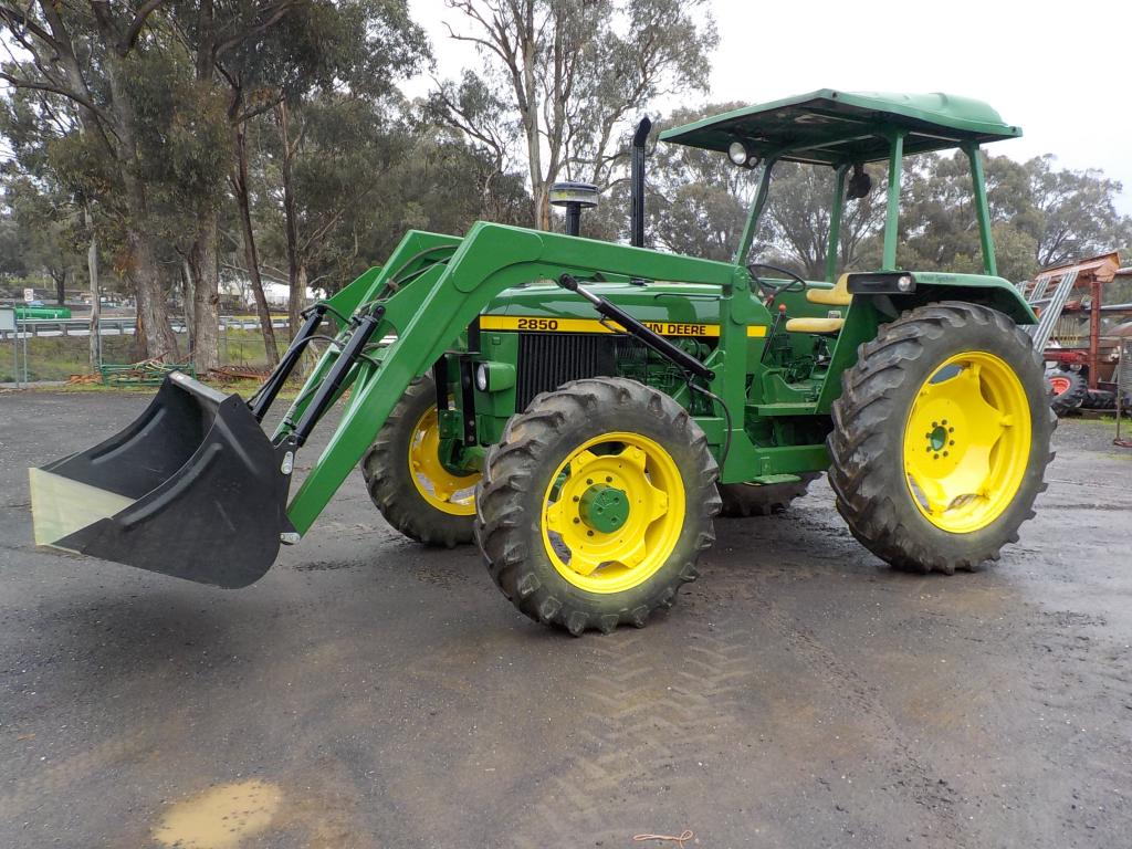 John Deere 2850 FEL Tractor