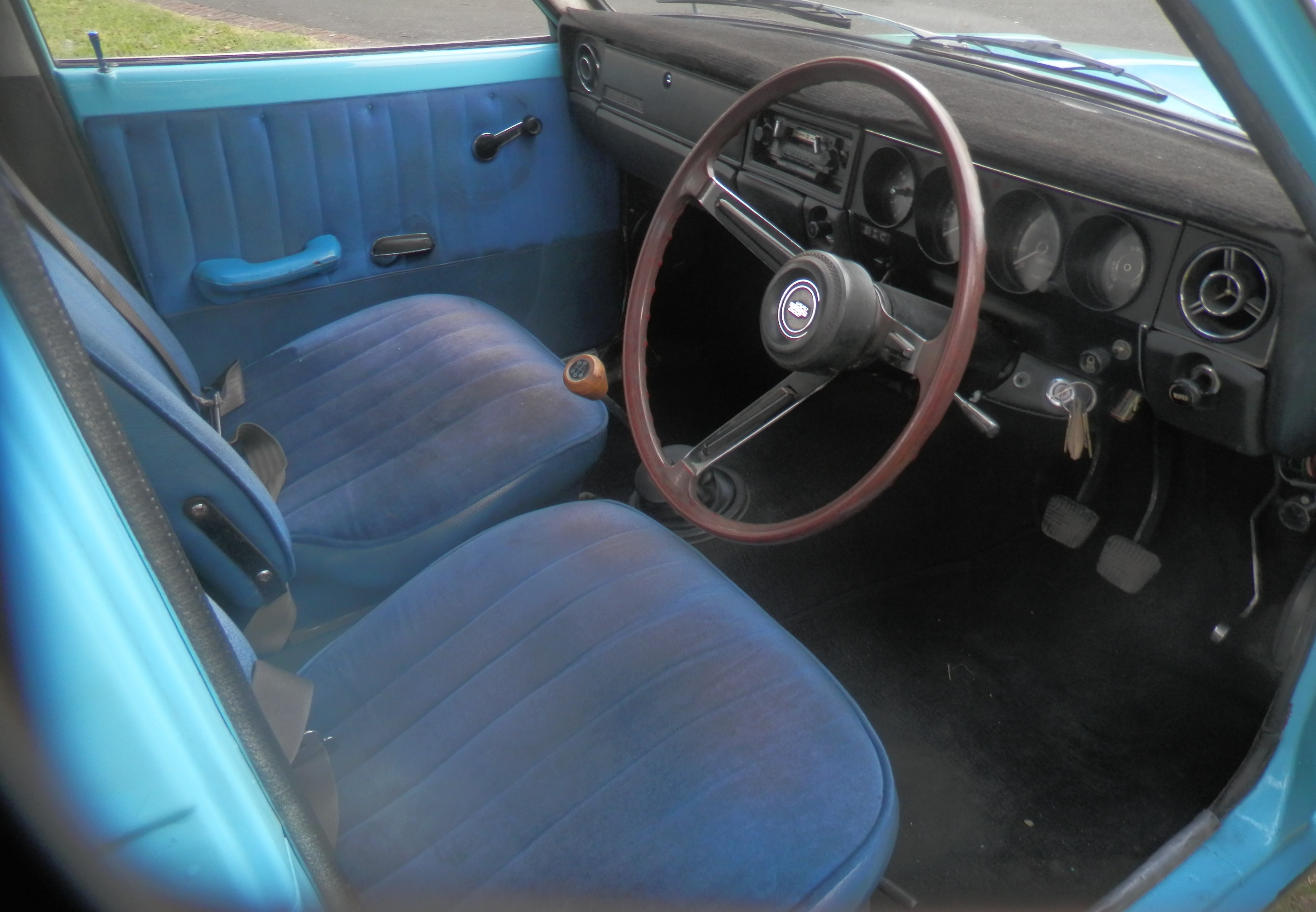 1970 DATSUN 1600 SSS SEDAN