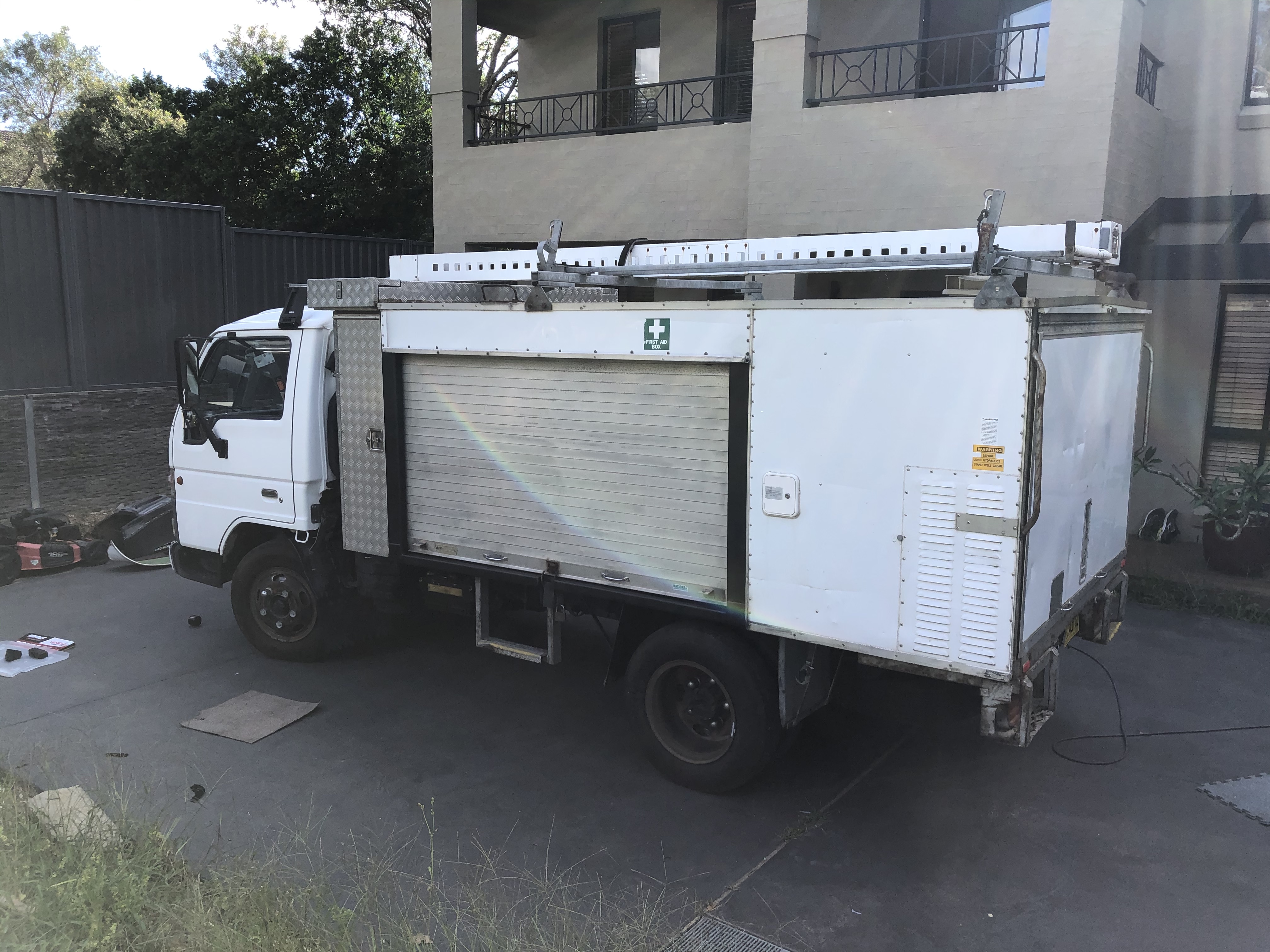 2000 MODEL MAZDA T4000 SERVICE BODY TRUCK