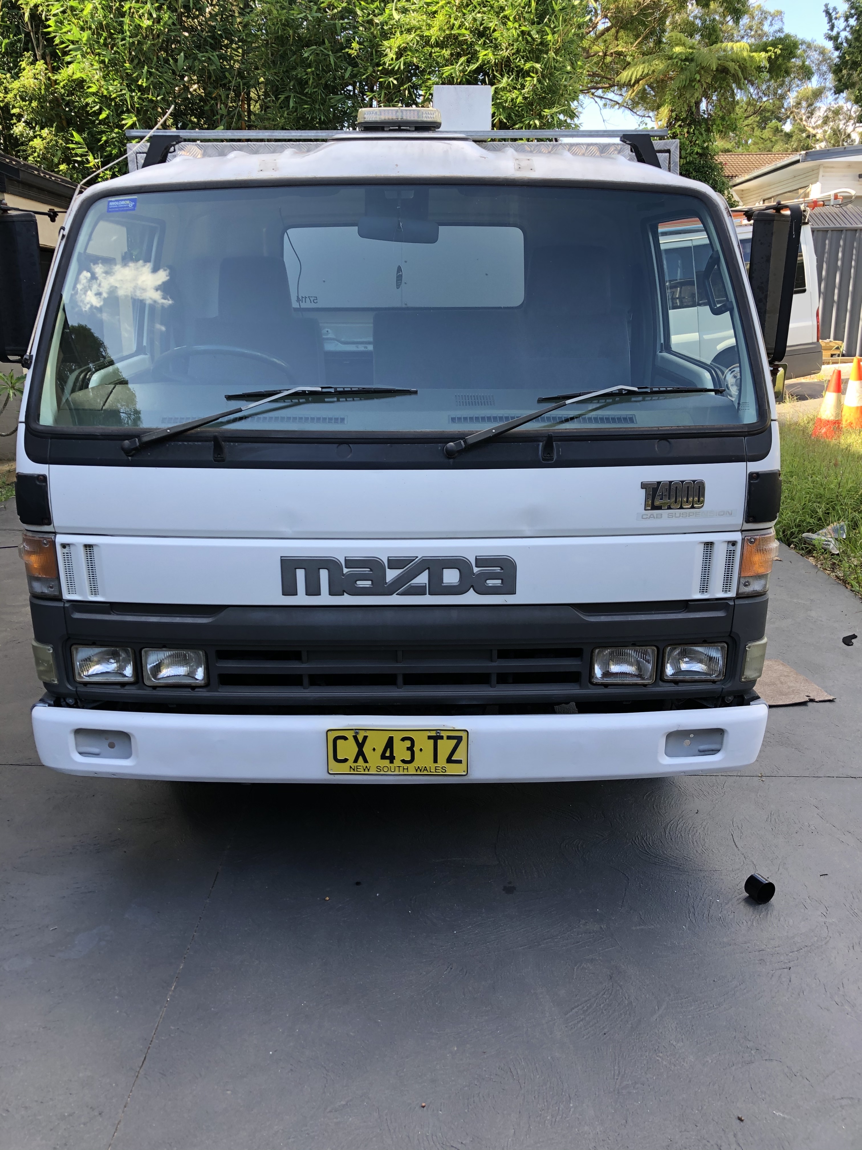 2000 MODEL MAZDA T4000 SERVICE BODY TRUCK
