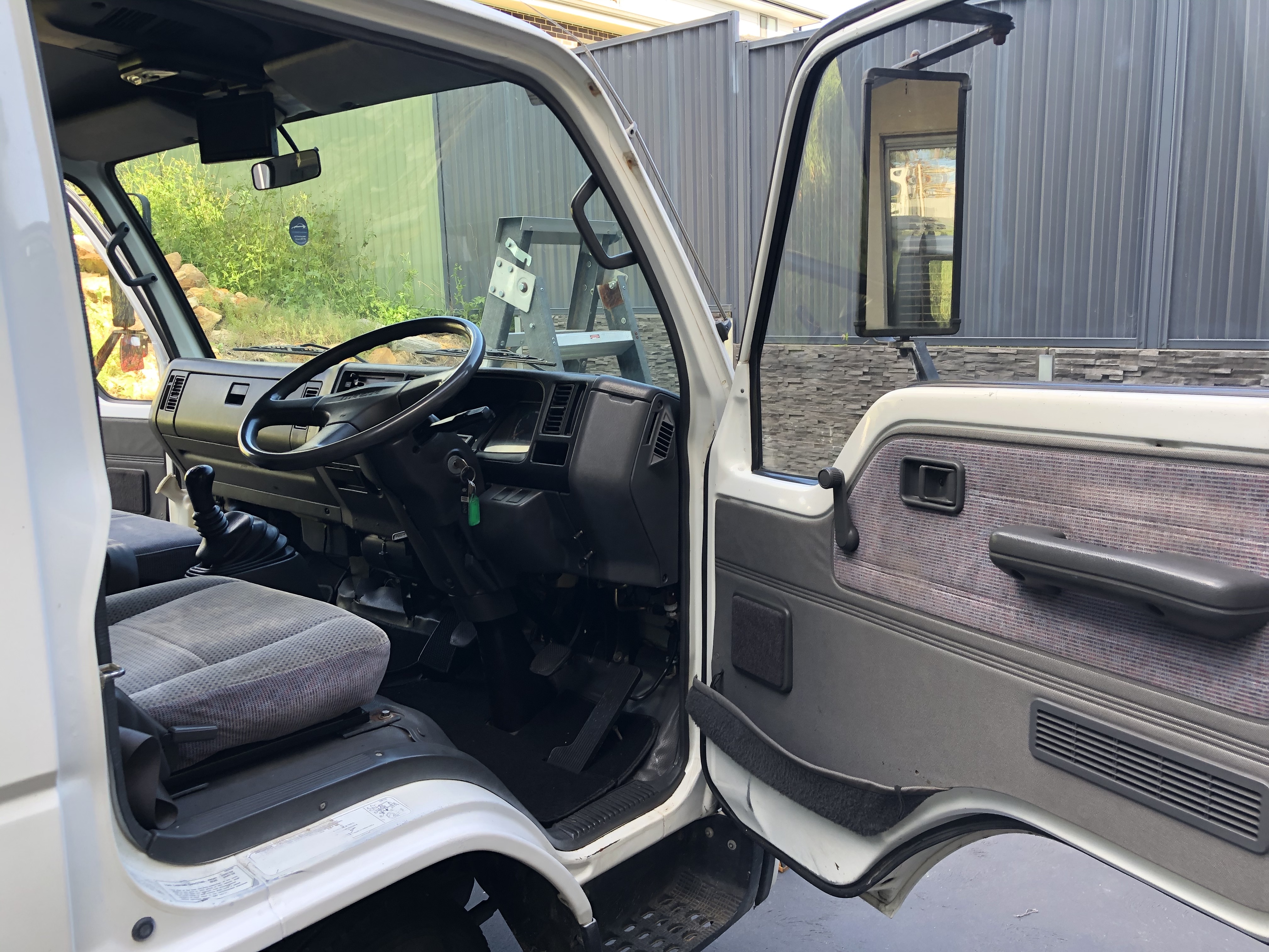 2000 MODEL MAZDA T4000 SERVICE BODY TRUCK