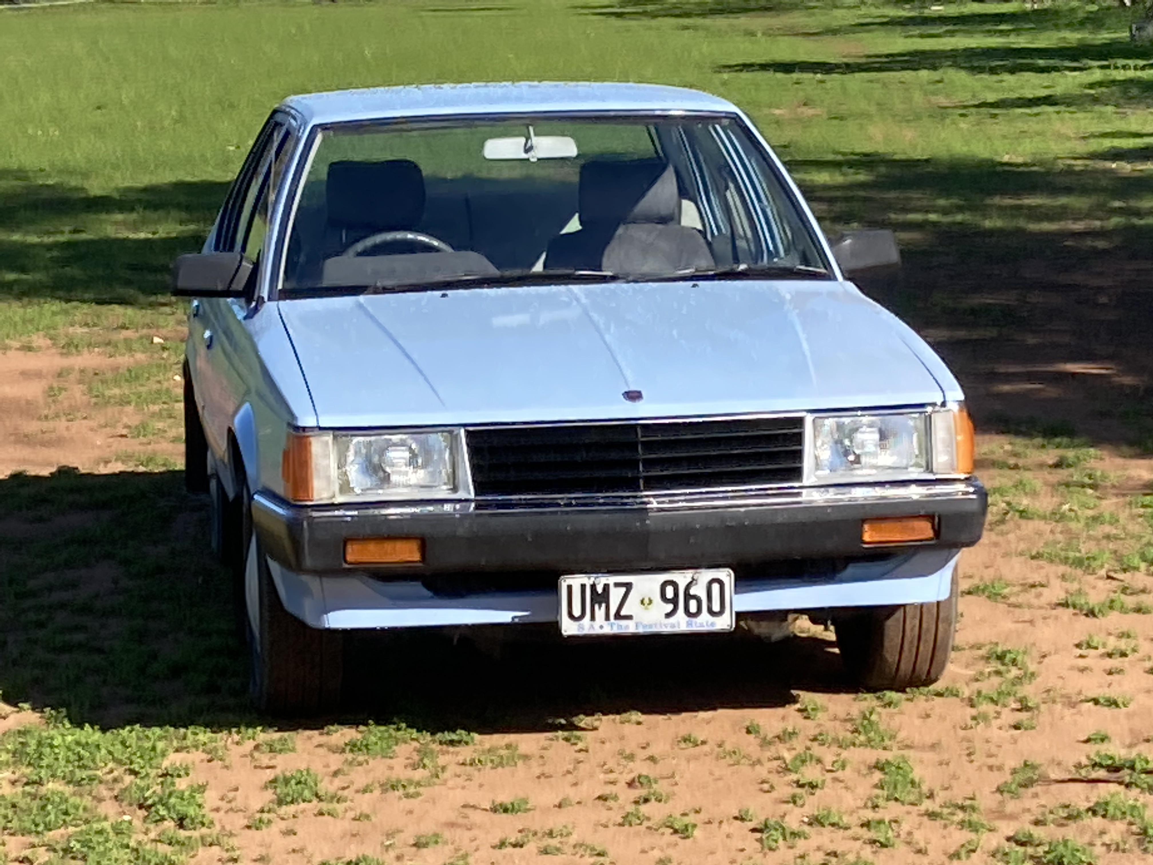 1984 TOYOTA CORONA SEDAN