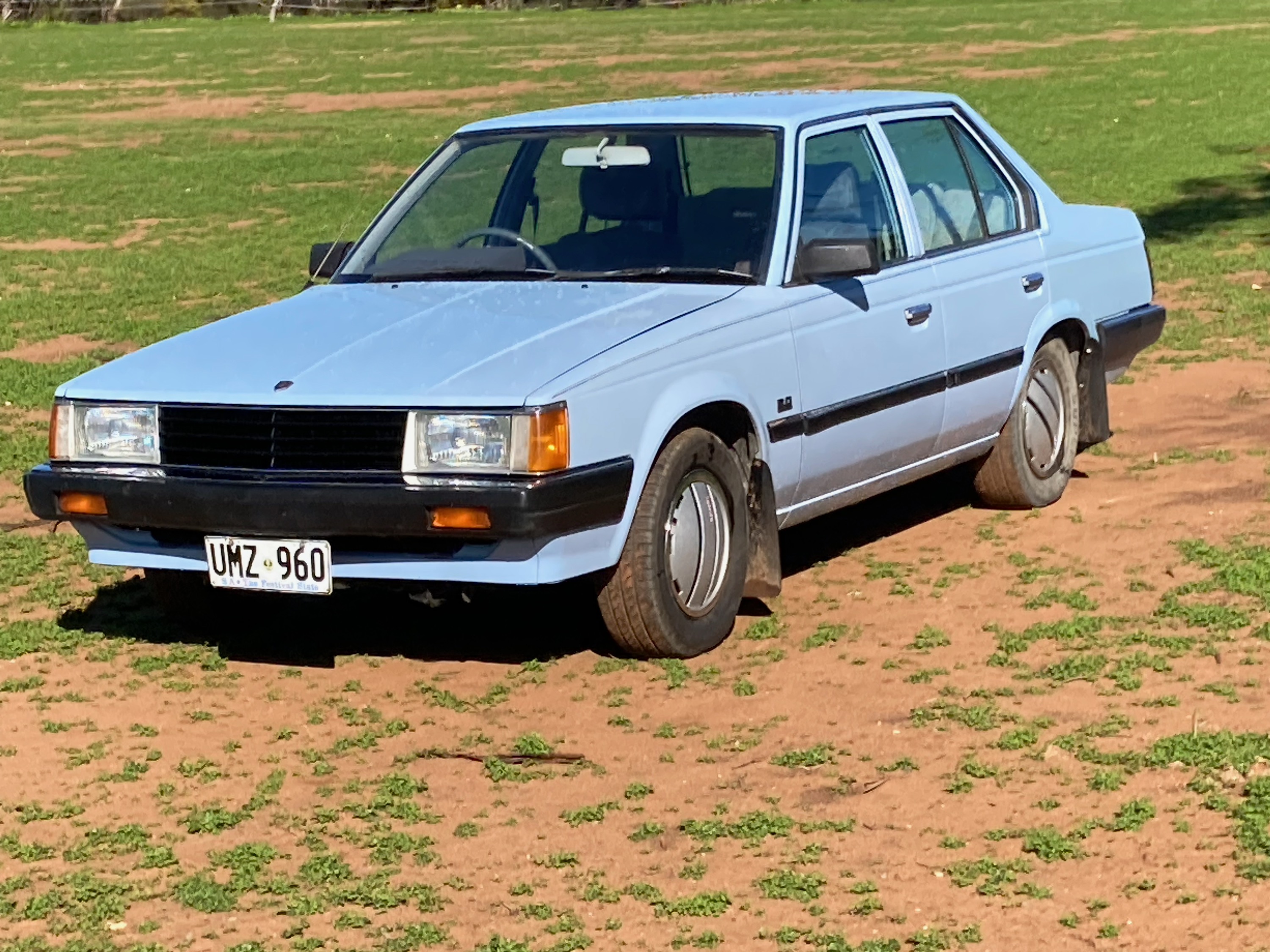 1984 TOYOTA CORONA SEDAN