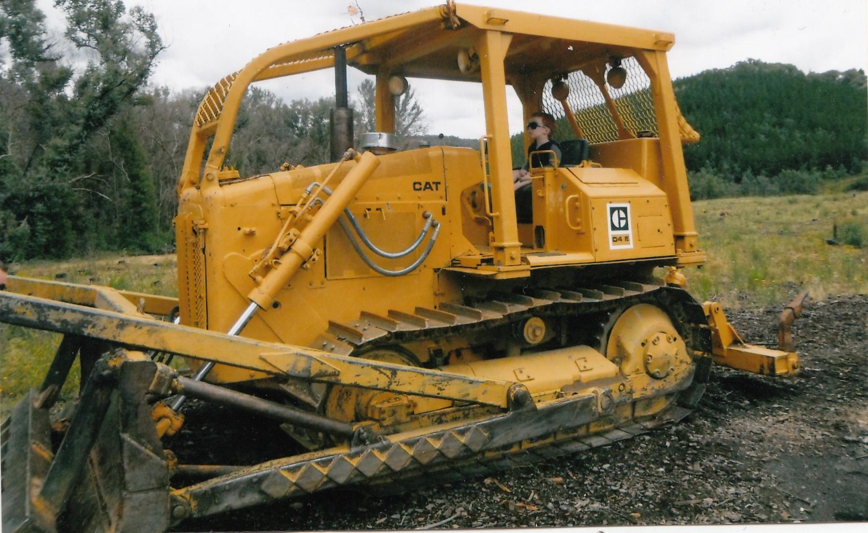 CATERPILLAR D4E DOZER