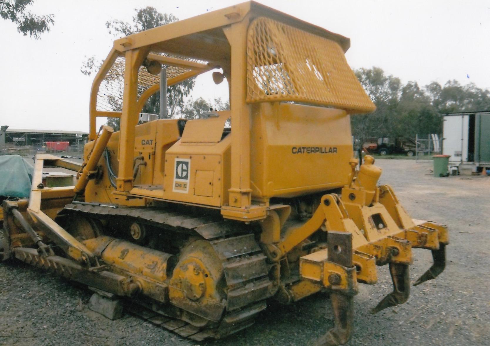 CATERPILLAR D4E DOZER
