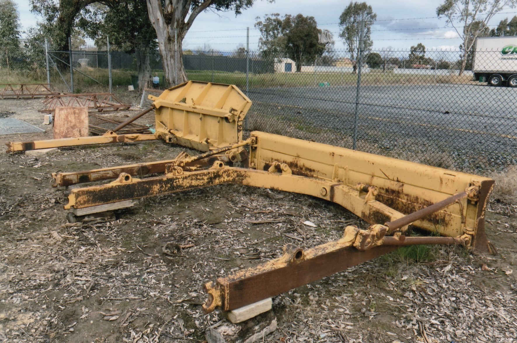CATERPILLAR D4E DOZER