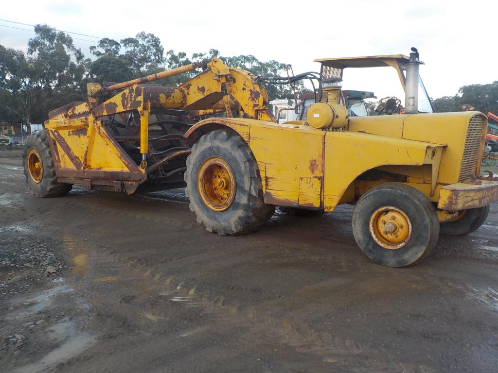 John Deere Metor Scraper