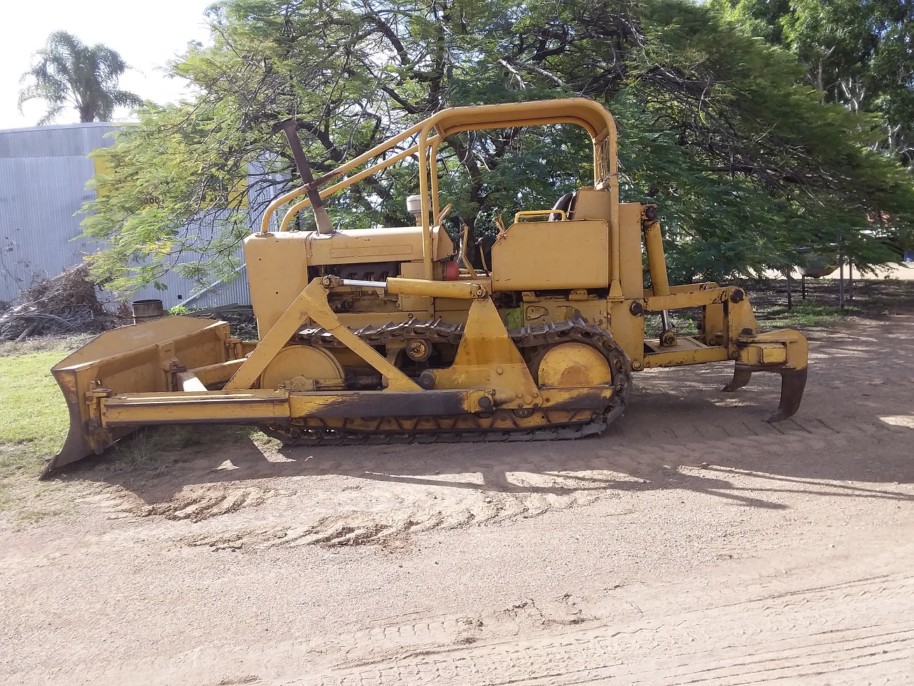 JOHN DEERE 450 DOZER