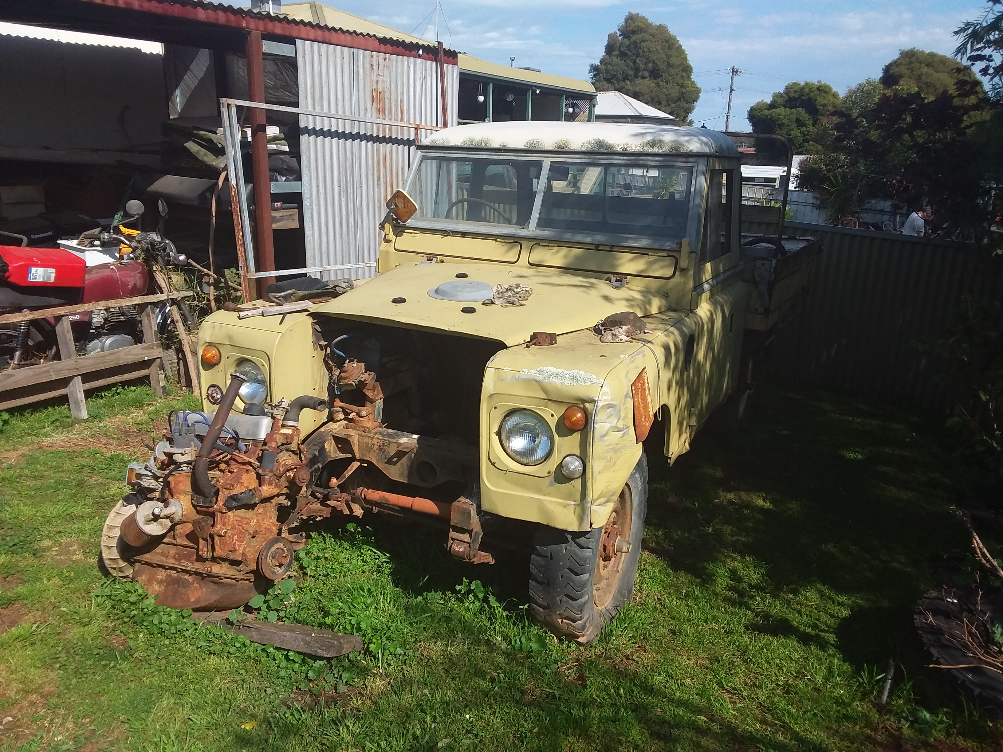1973 LAND ROVER (4x4) LWB 1240KG 4 SP MANUAL 4X4 TRAY