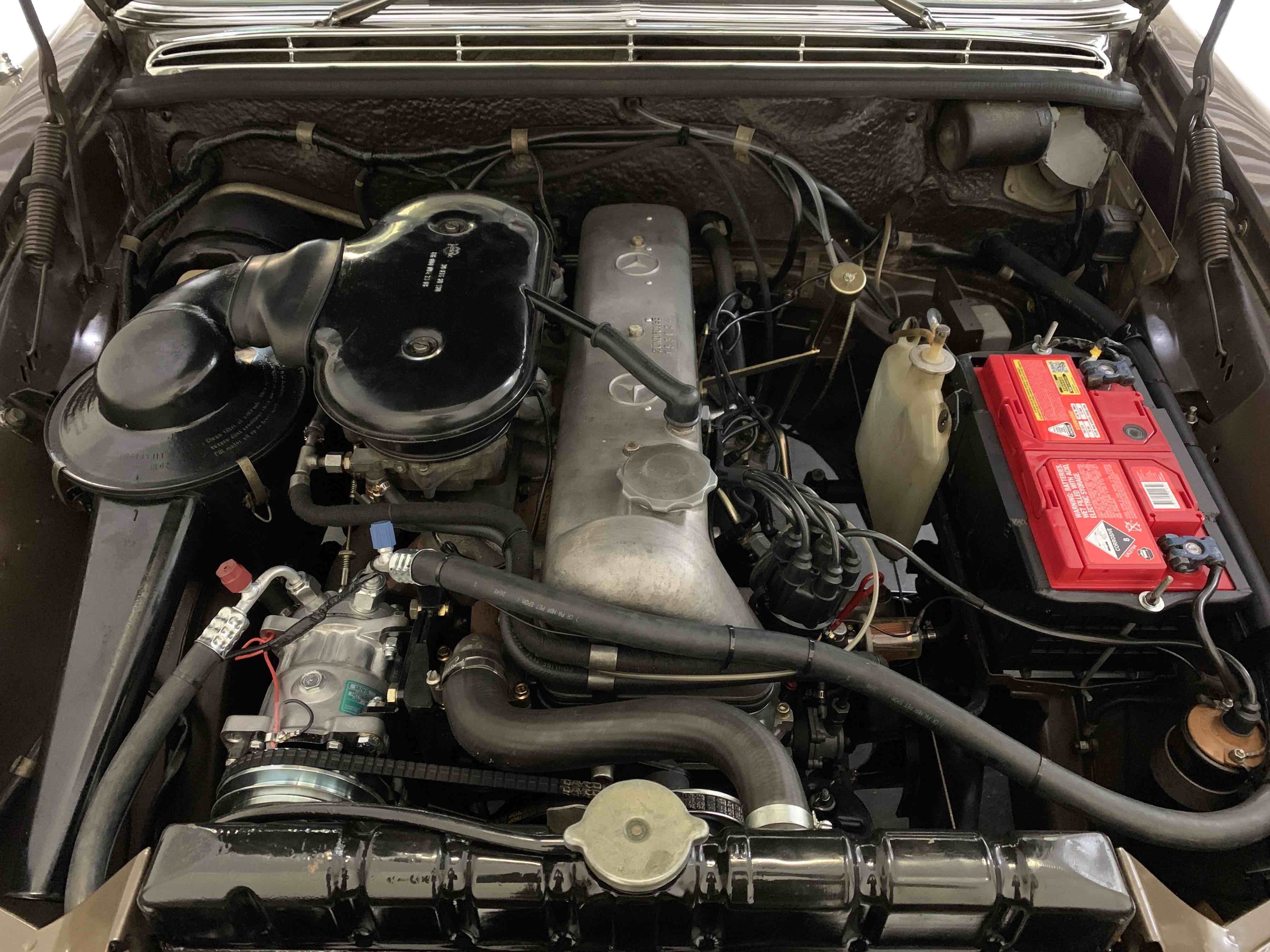 1967 MERCEDES-BENZ 250 S 3 SP AUTOMATIC 4D SEDAN