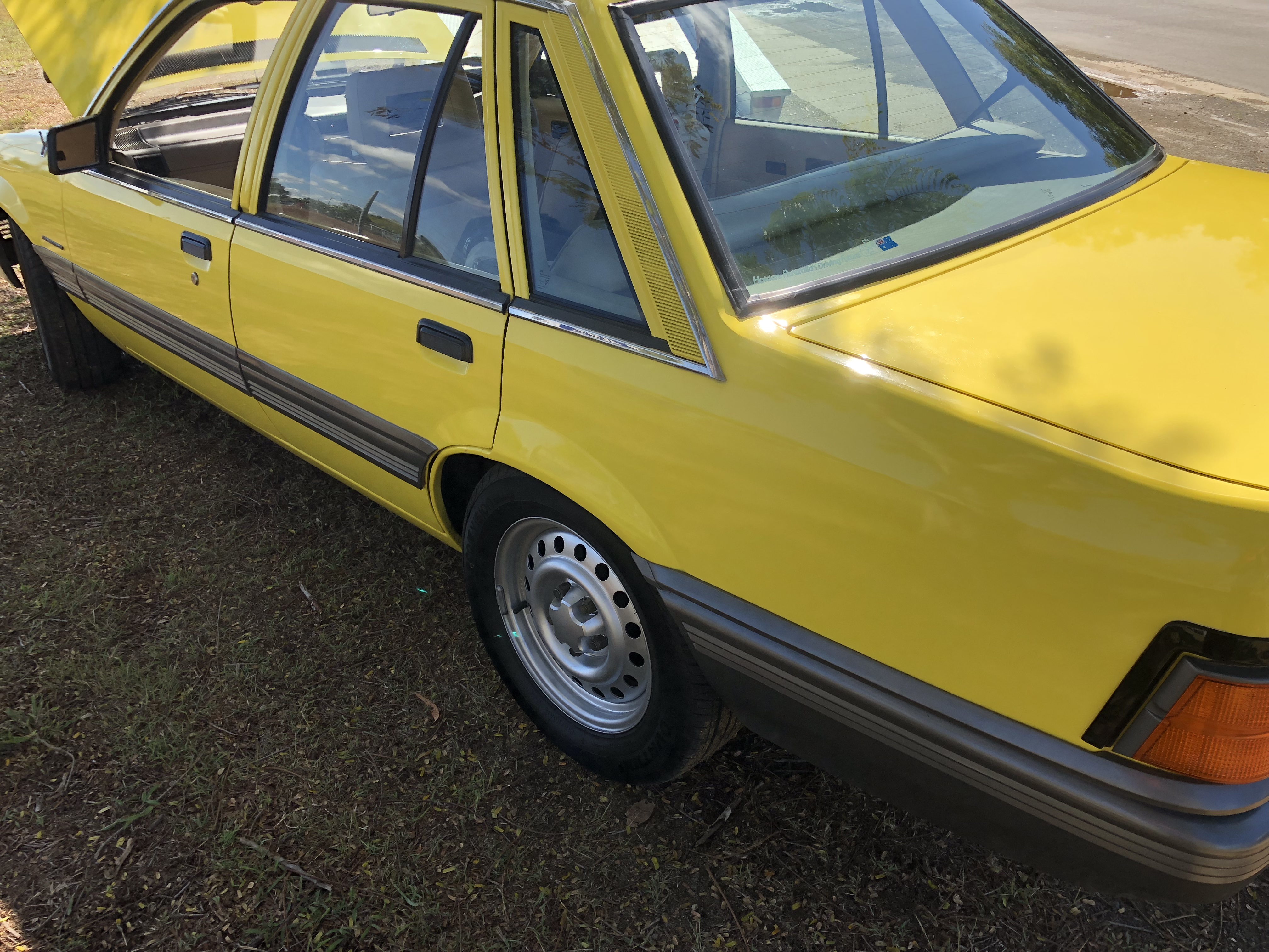 1987 HOLDEN COMMODORE VL BT1 SEDAN