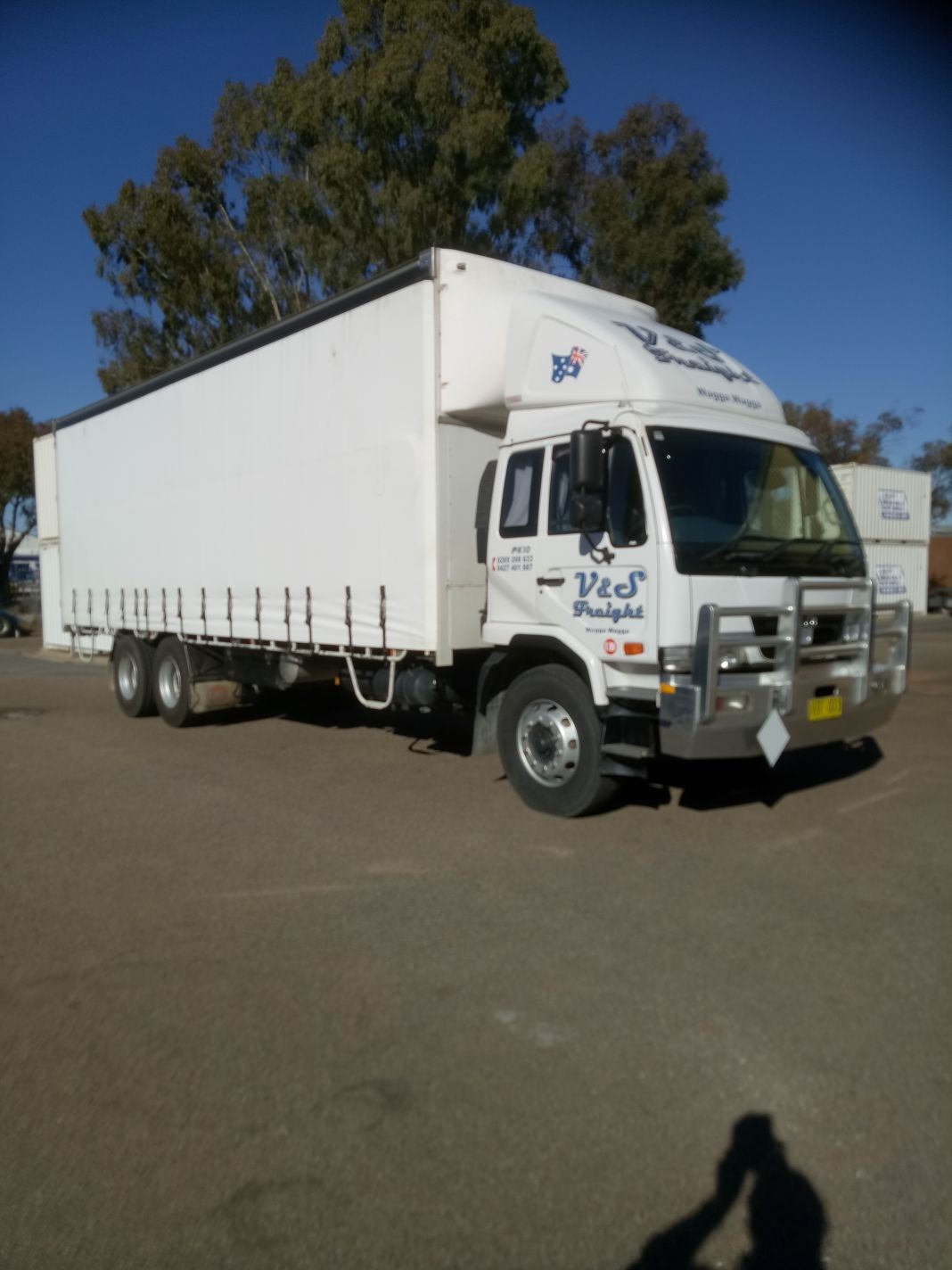2010 NISSAN UD PKC 37A CURTAINSIDER