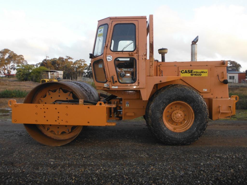 CASE VIBROMAX ROLLER