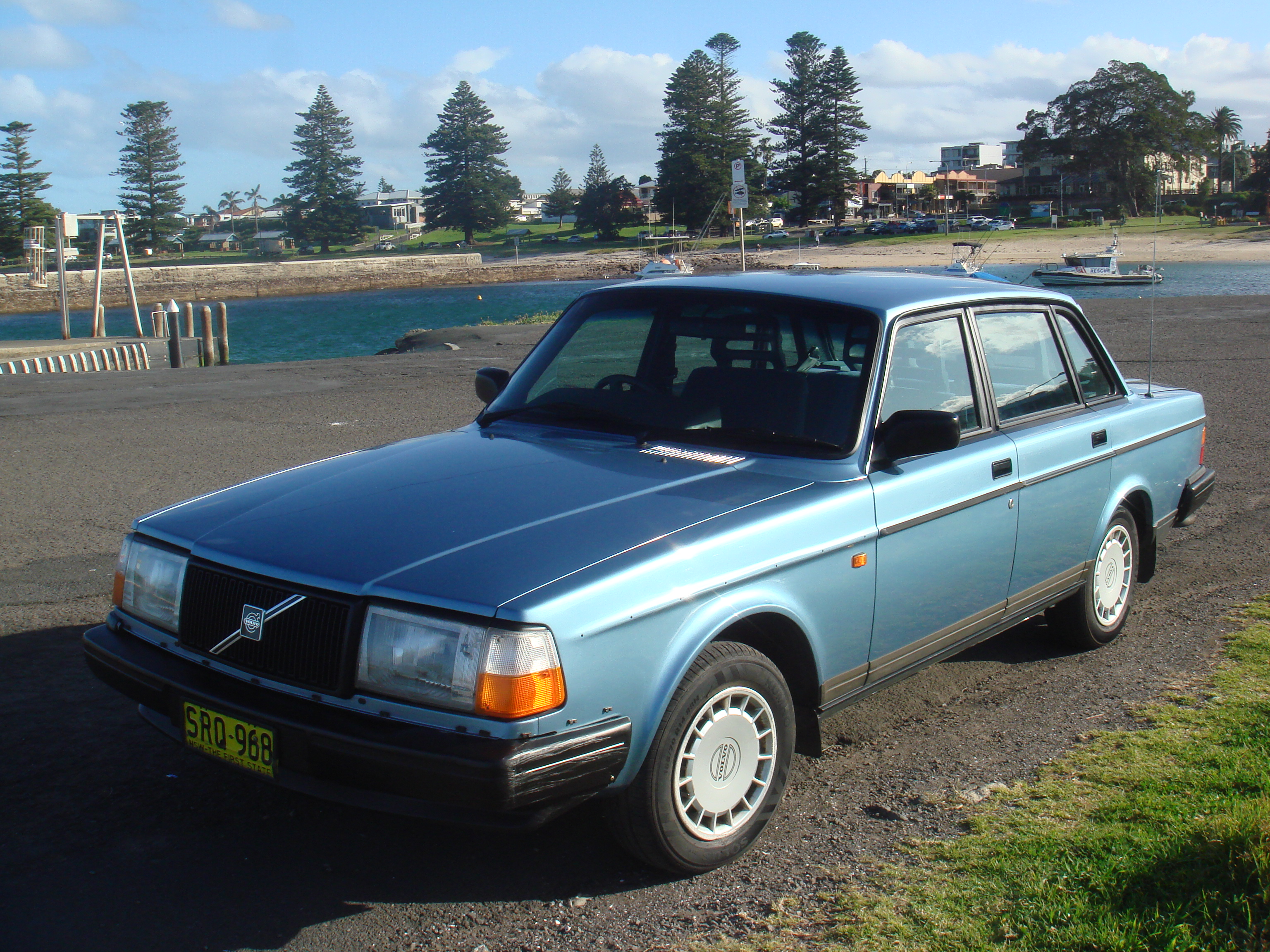 1992 VOLVO 240 SEDAN