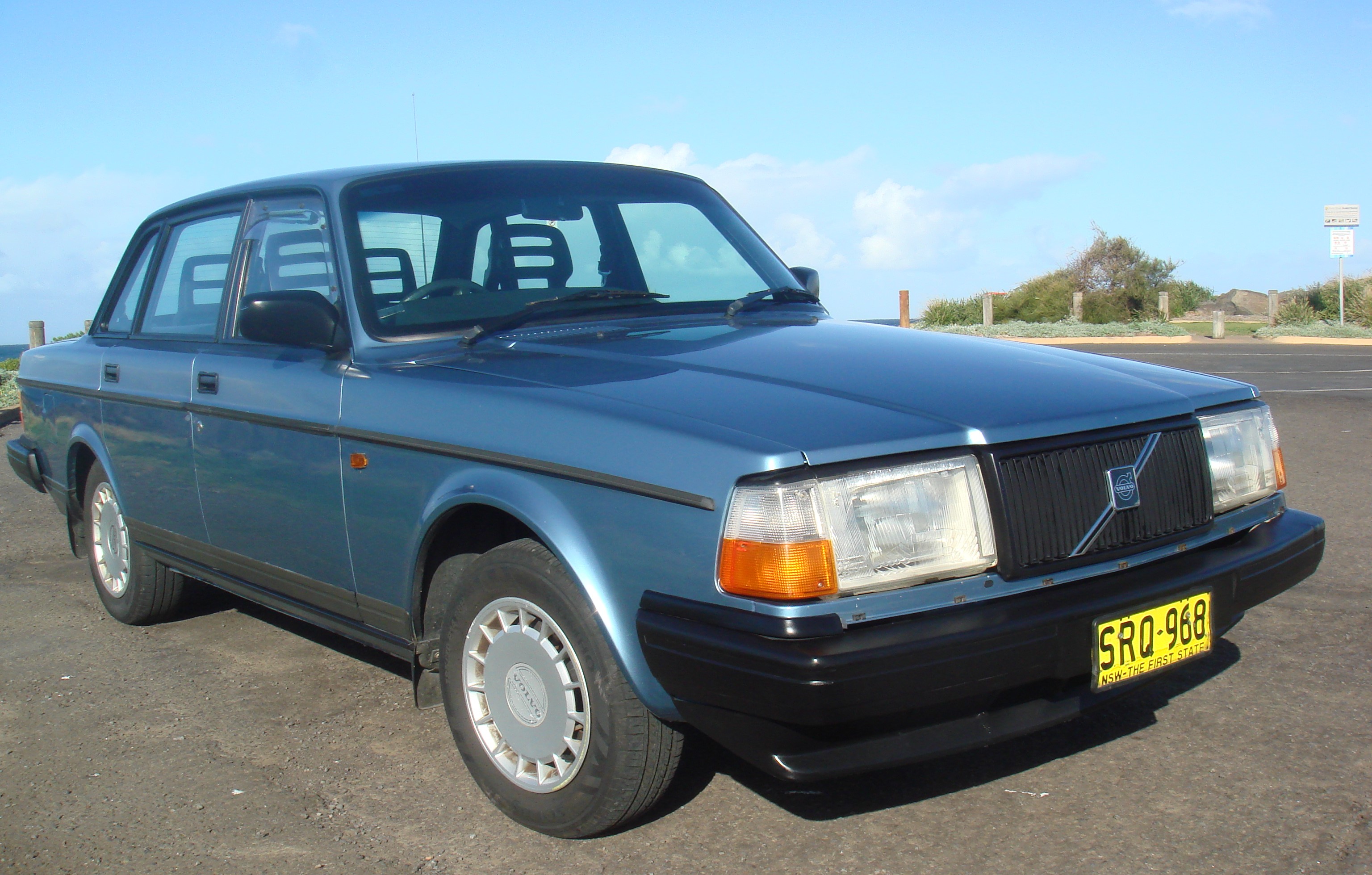 1992 VOLVO 240 SEDAN