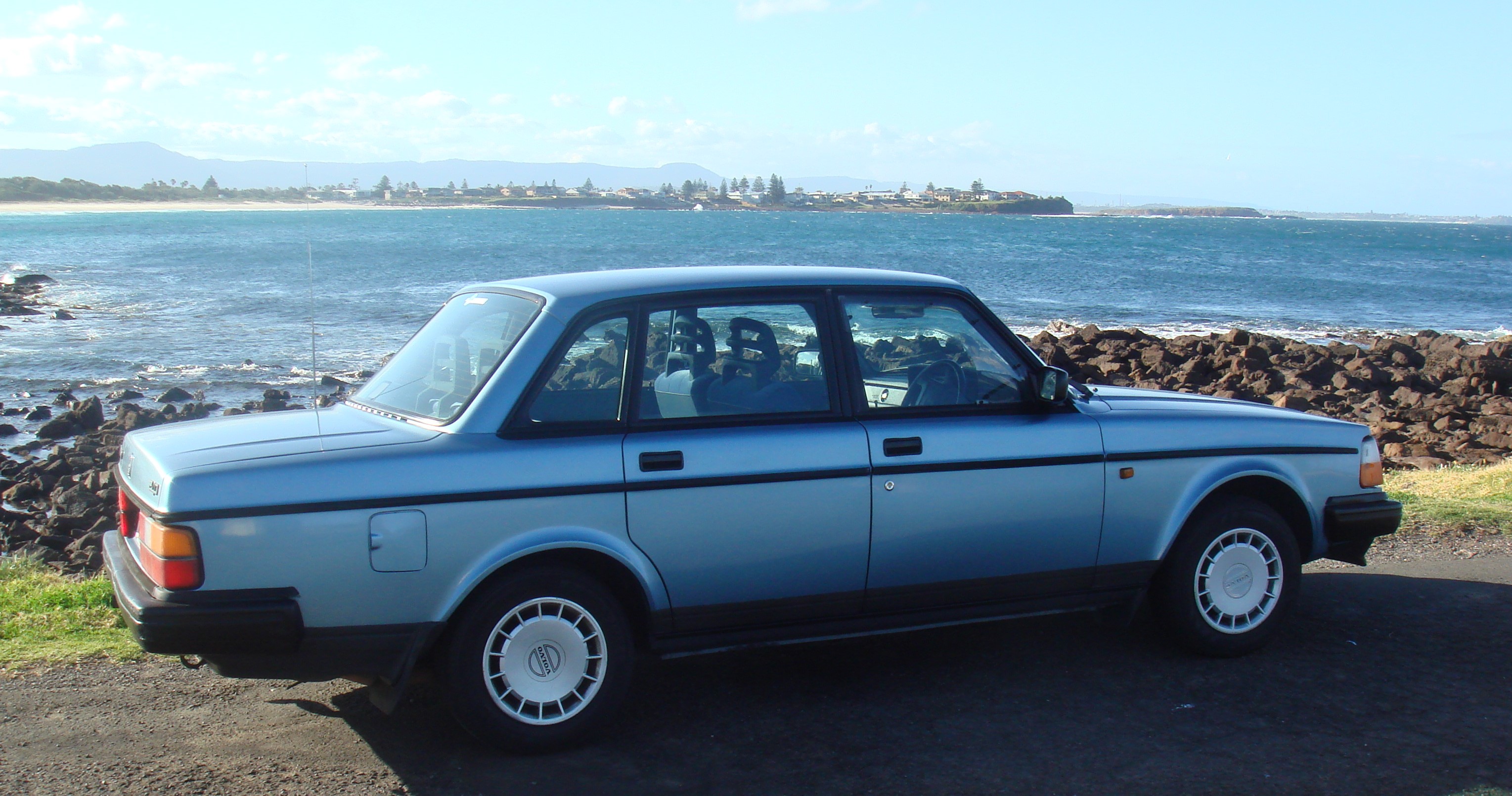 1992 VOLVO 240 SEDAN