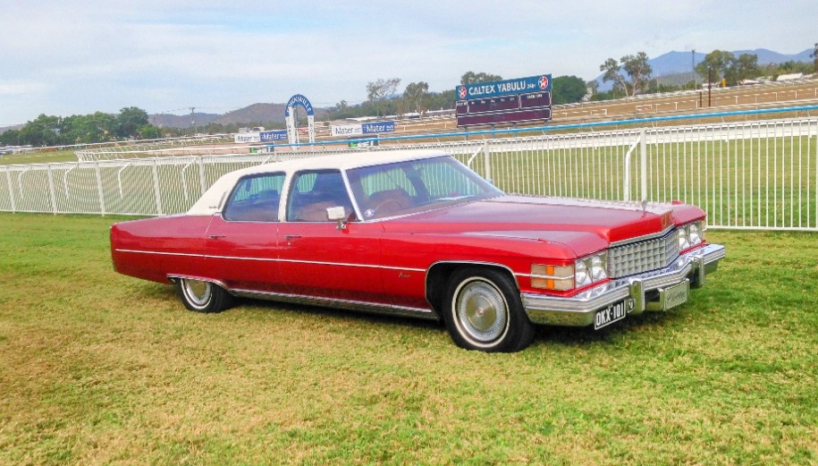 1974 CADILLAC FLEETWOOD SEVENTY-FIVE SEDAN