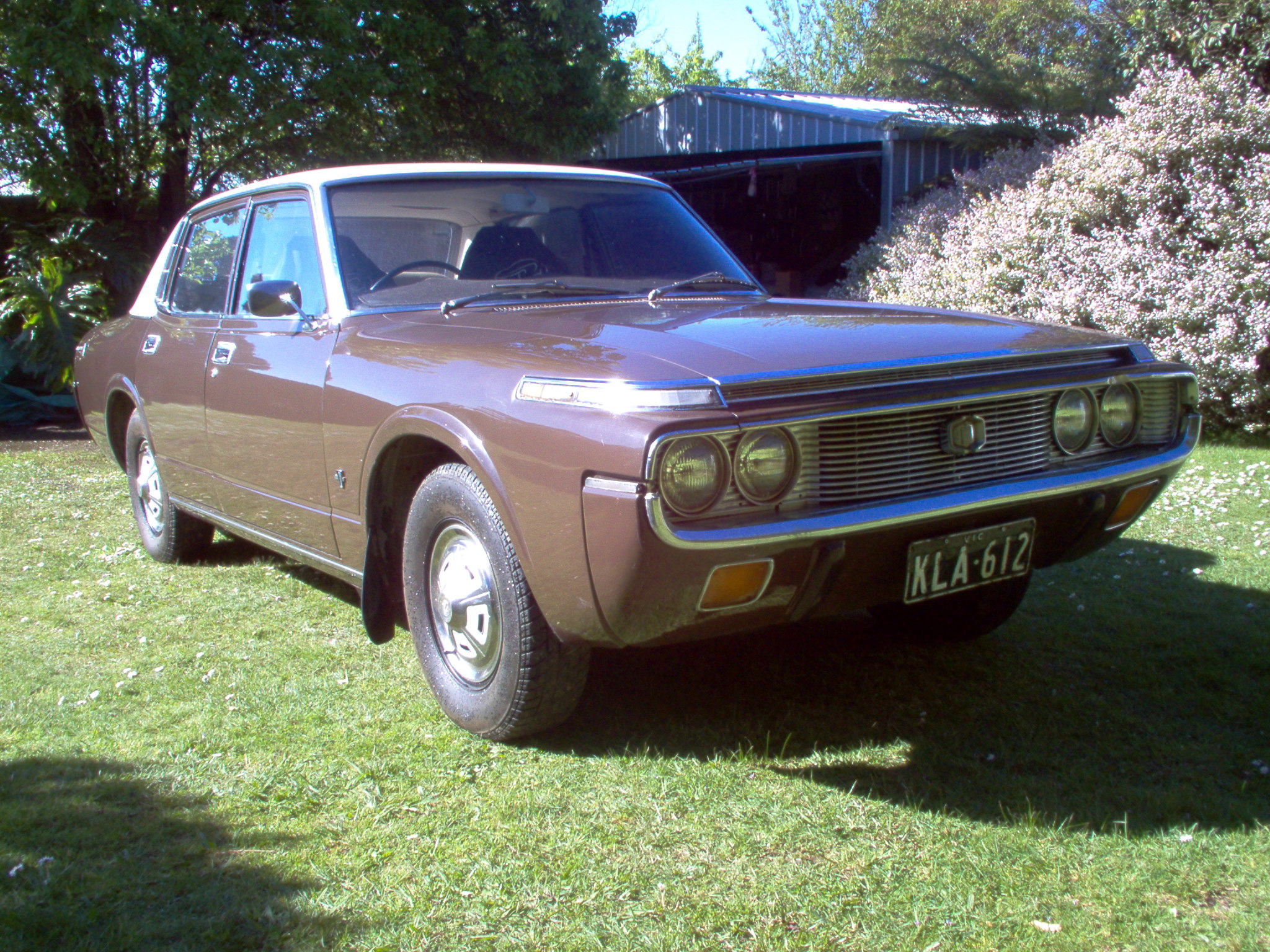 1972 TOYOTA CROWN SE SEDAN 