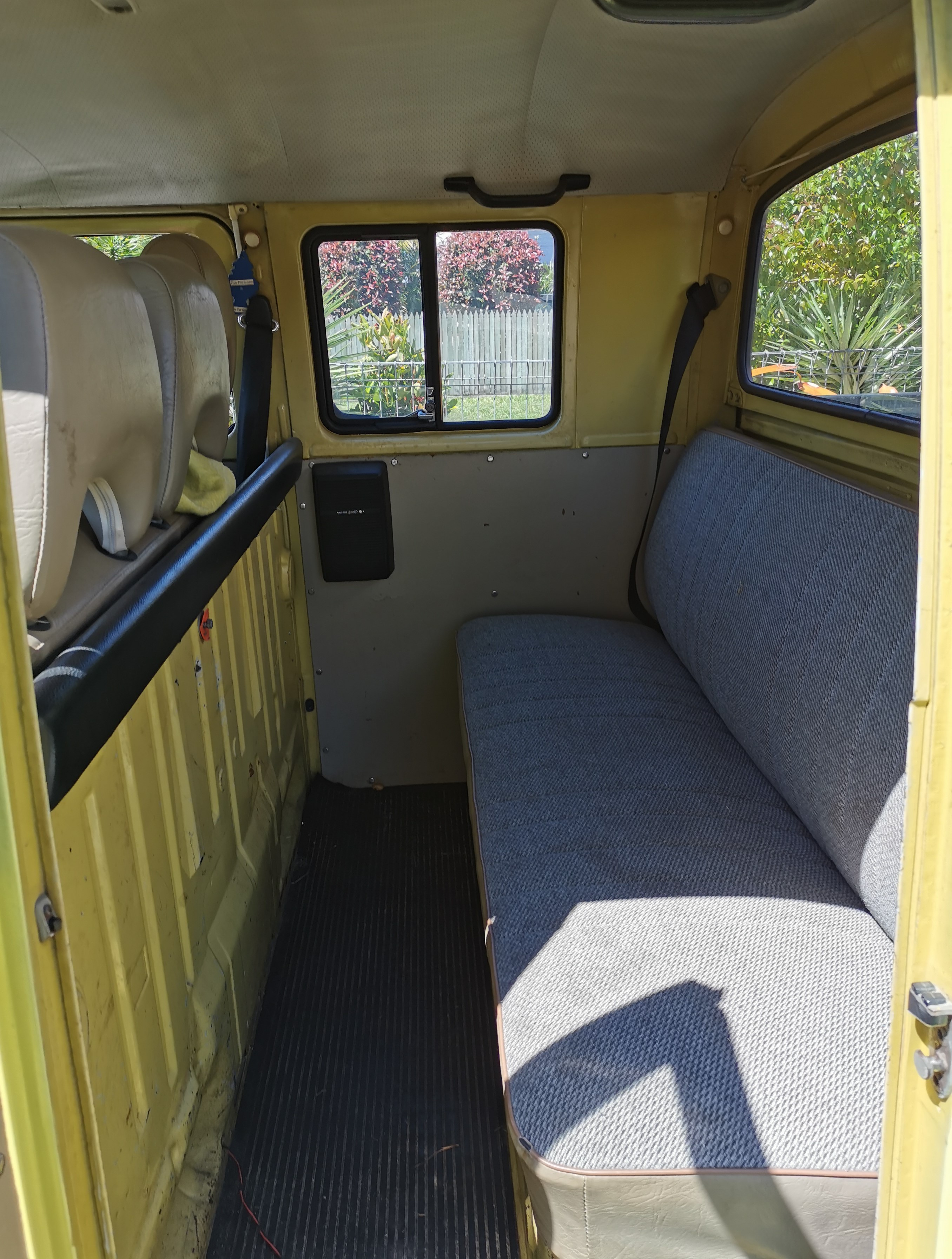 1975 VOLKSWAGEN TRANSPORTER TYPE 2 (T2) 4 SP MANUAL DUAL CAB P/UP