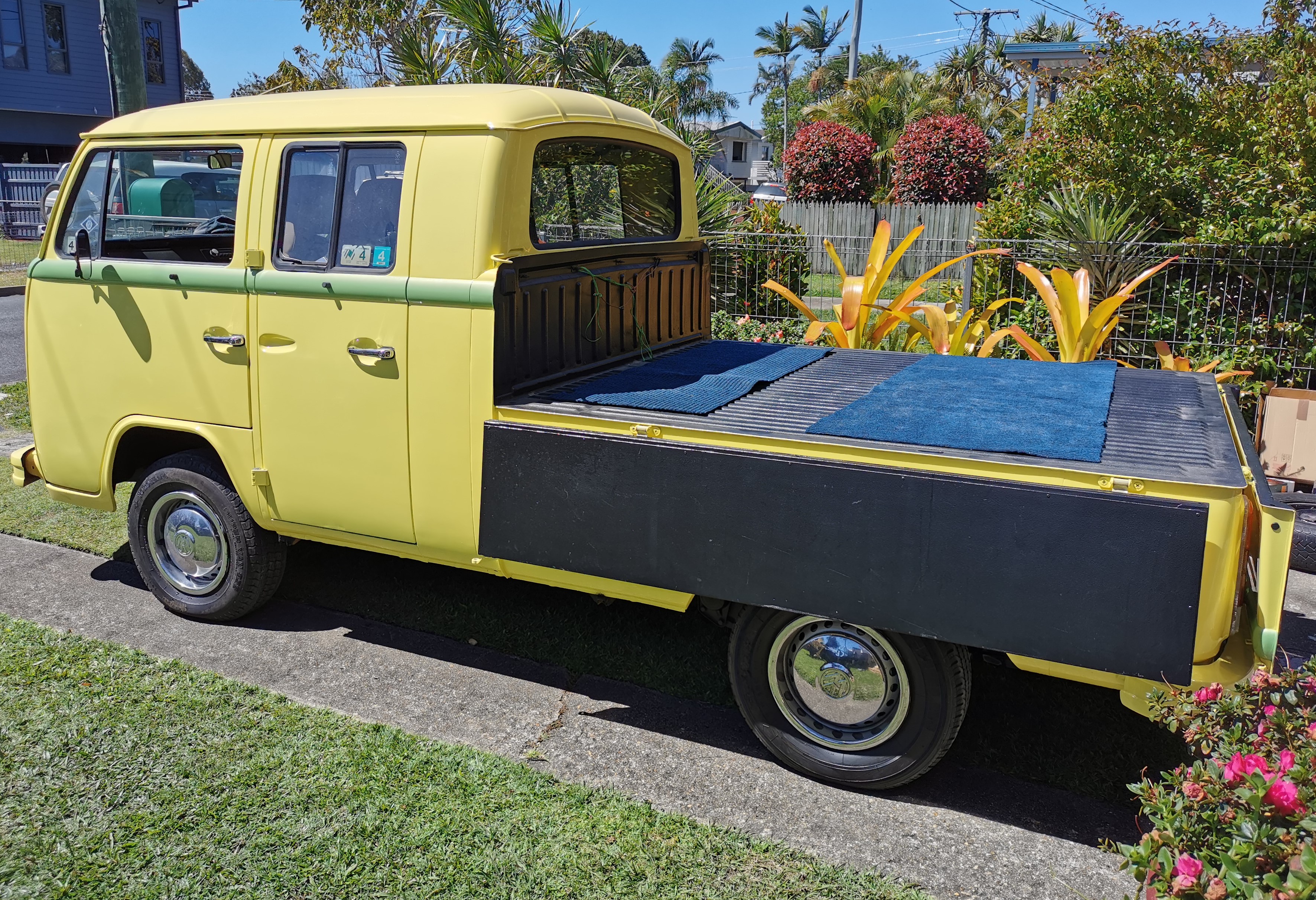 1975 VOLKSWAGEN TRANSPORTER TYPE 2 (T2) 4 SP MANUAL DUAL CAB P/UP