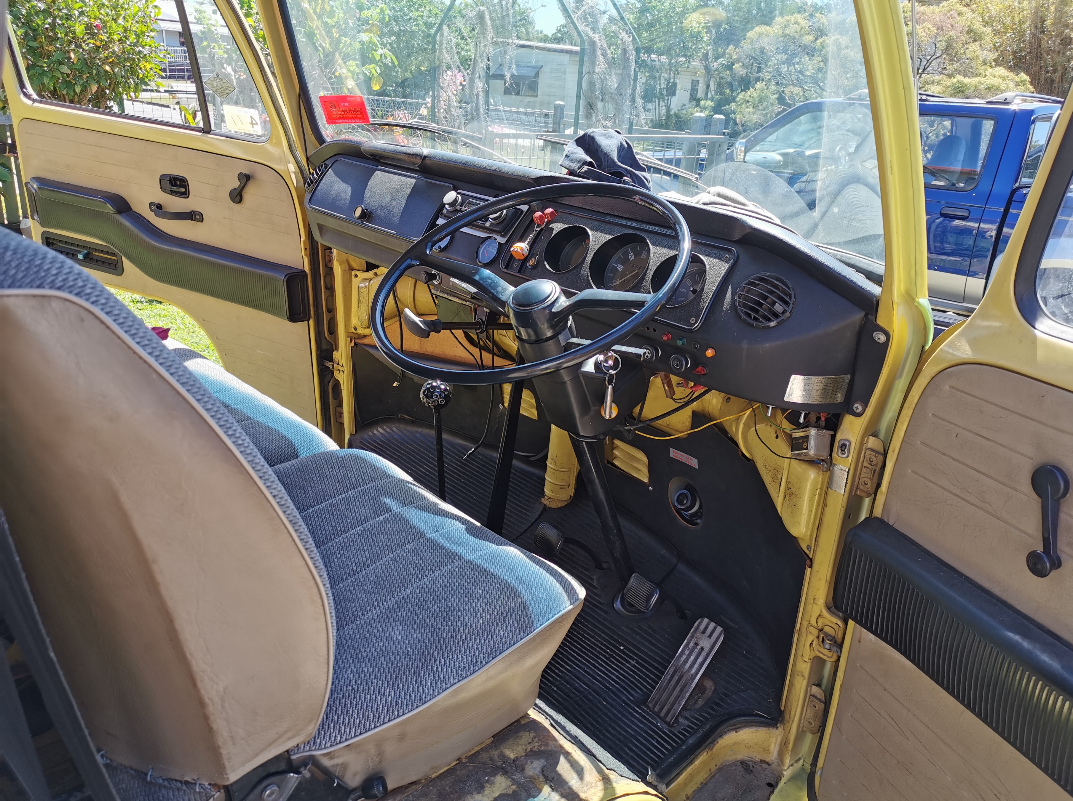 1975 VOLKSWAGEN TRANSPORTER TYPE 2 (T2) 4 SP MANUAL DUAL CAB P/UP