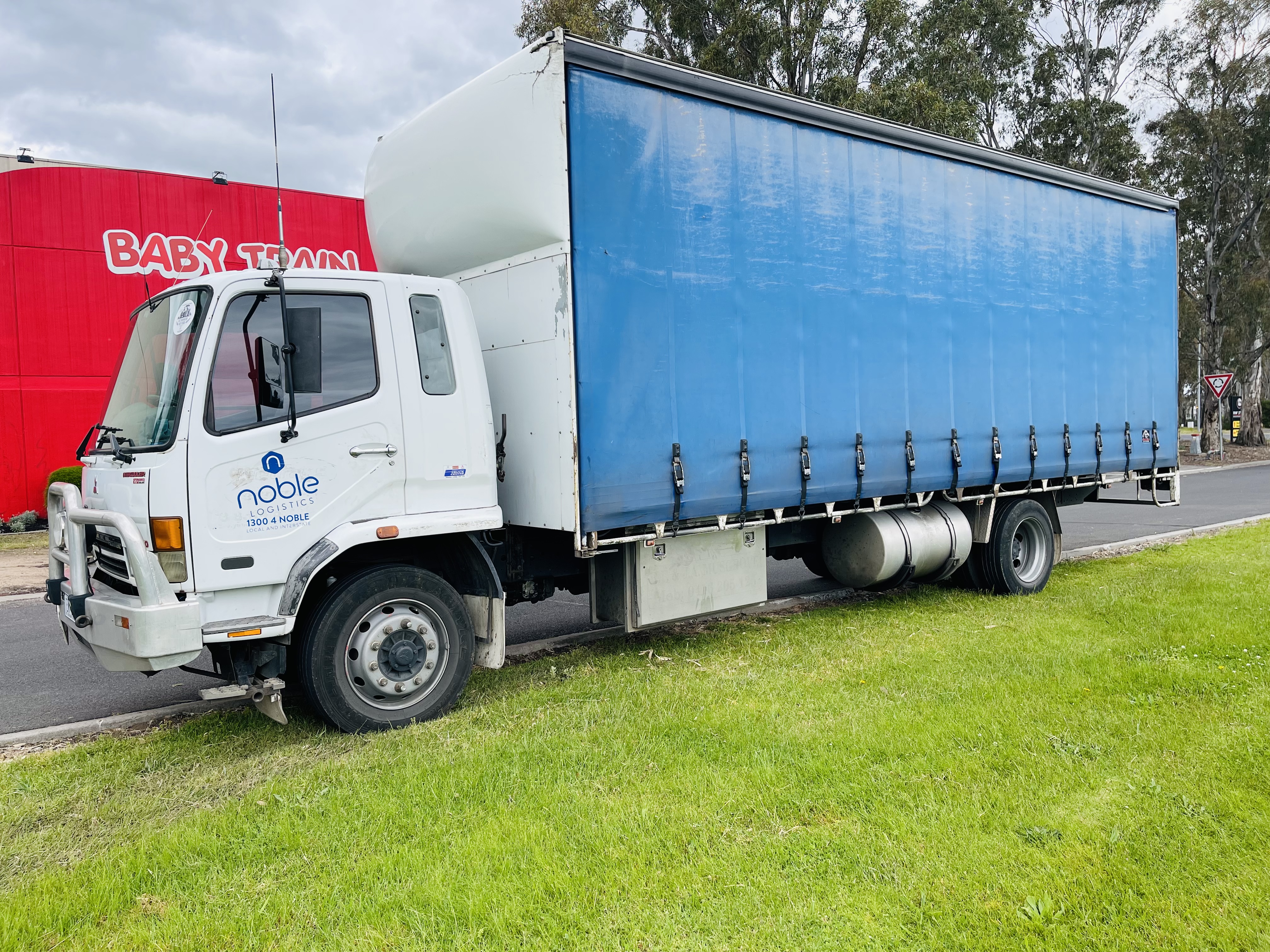 2007 MITSUBISHI FUSO 12 PALLET CURTAINSIDER 