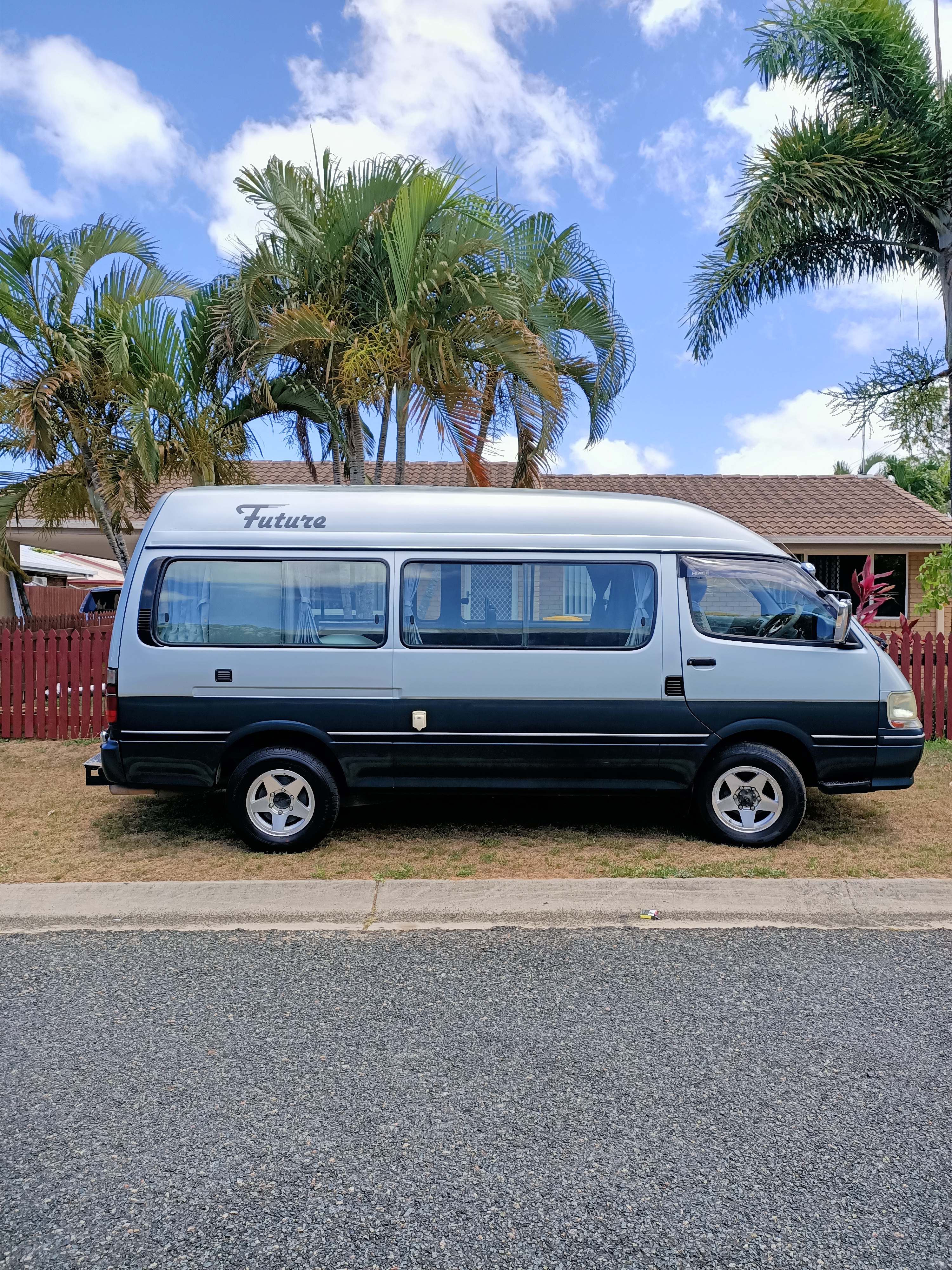 1998 TOYOTA HIACE CAMPERVAN