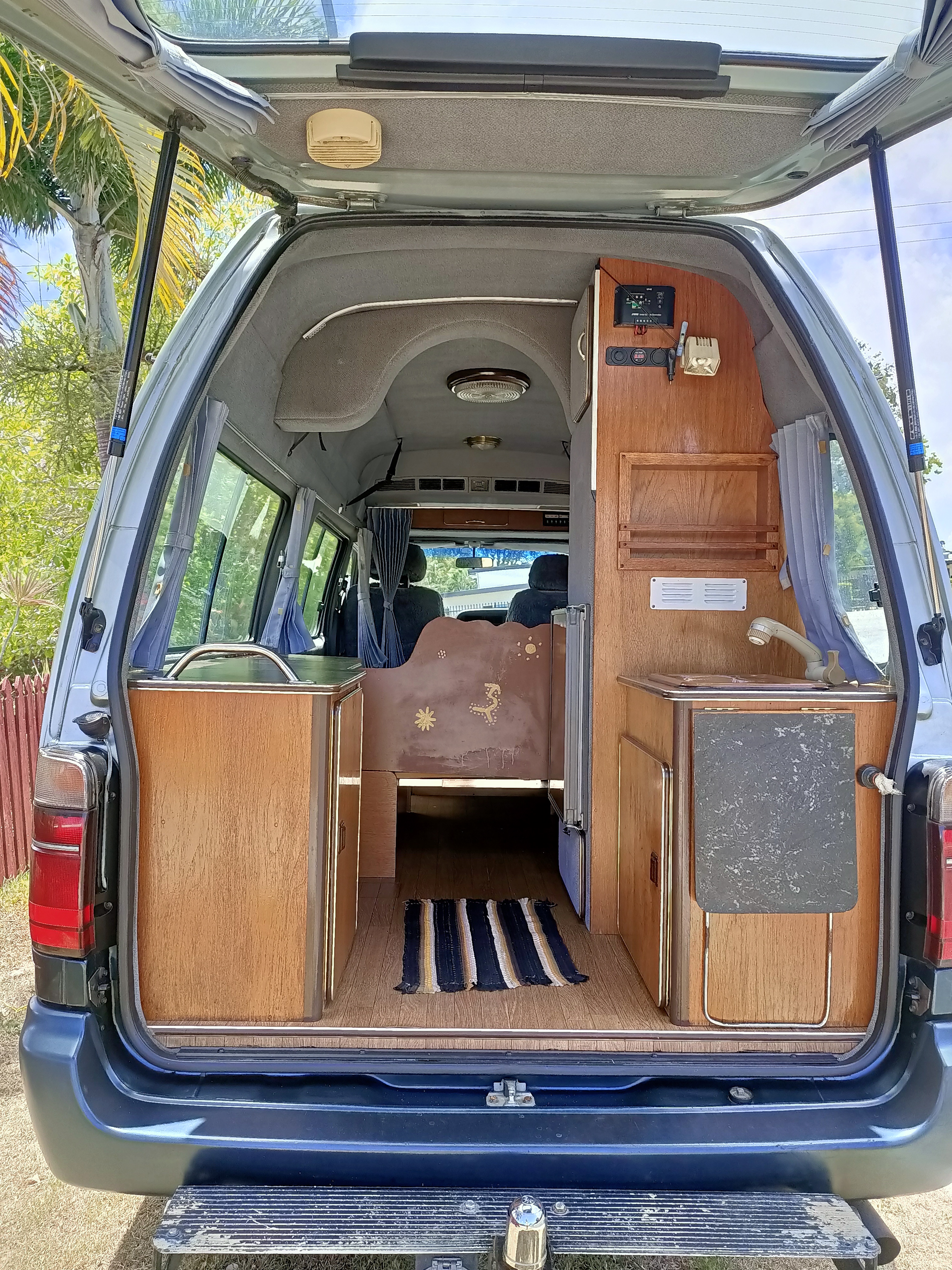 1998 TOYOTA HIACE CAMPERVAN