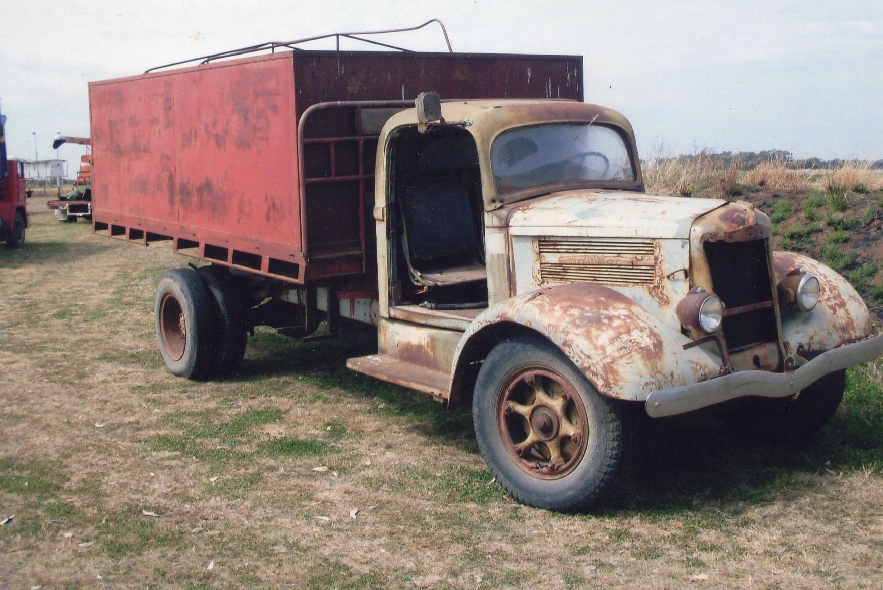1940S WHITE SUPER POWER WA20 TIPPER