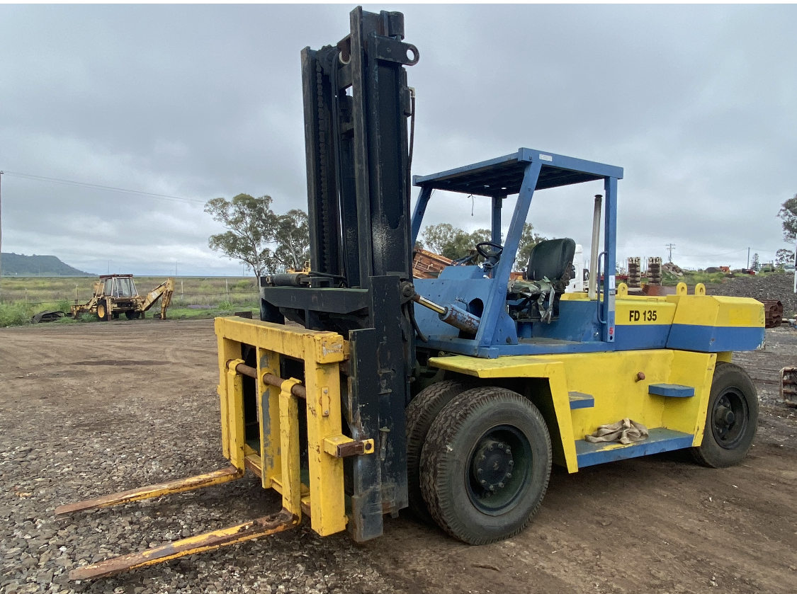 Komatsu FD 135 Forklift