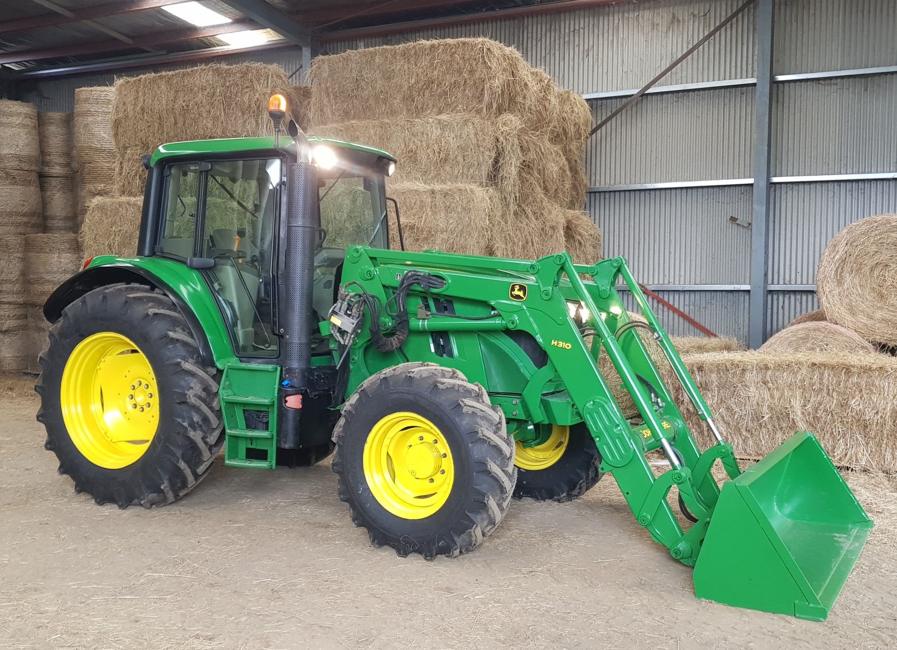 2015 JOHN DEERE 6105M TRACTOR