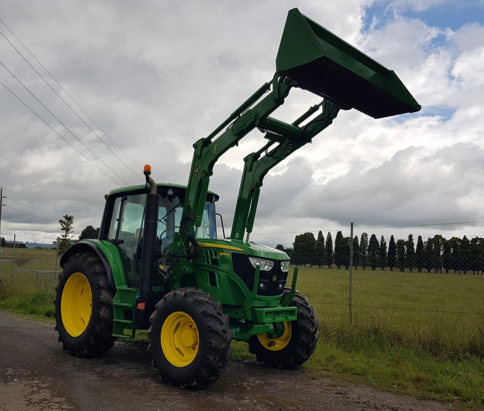 2015 JOHN DEERE 6105M TRACTOR