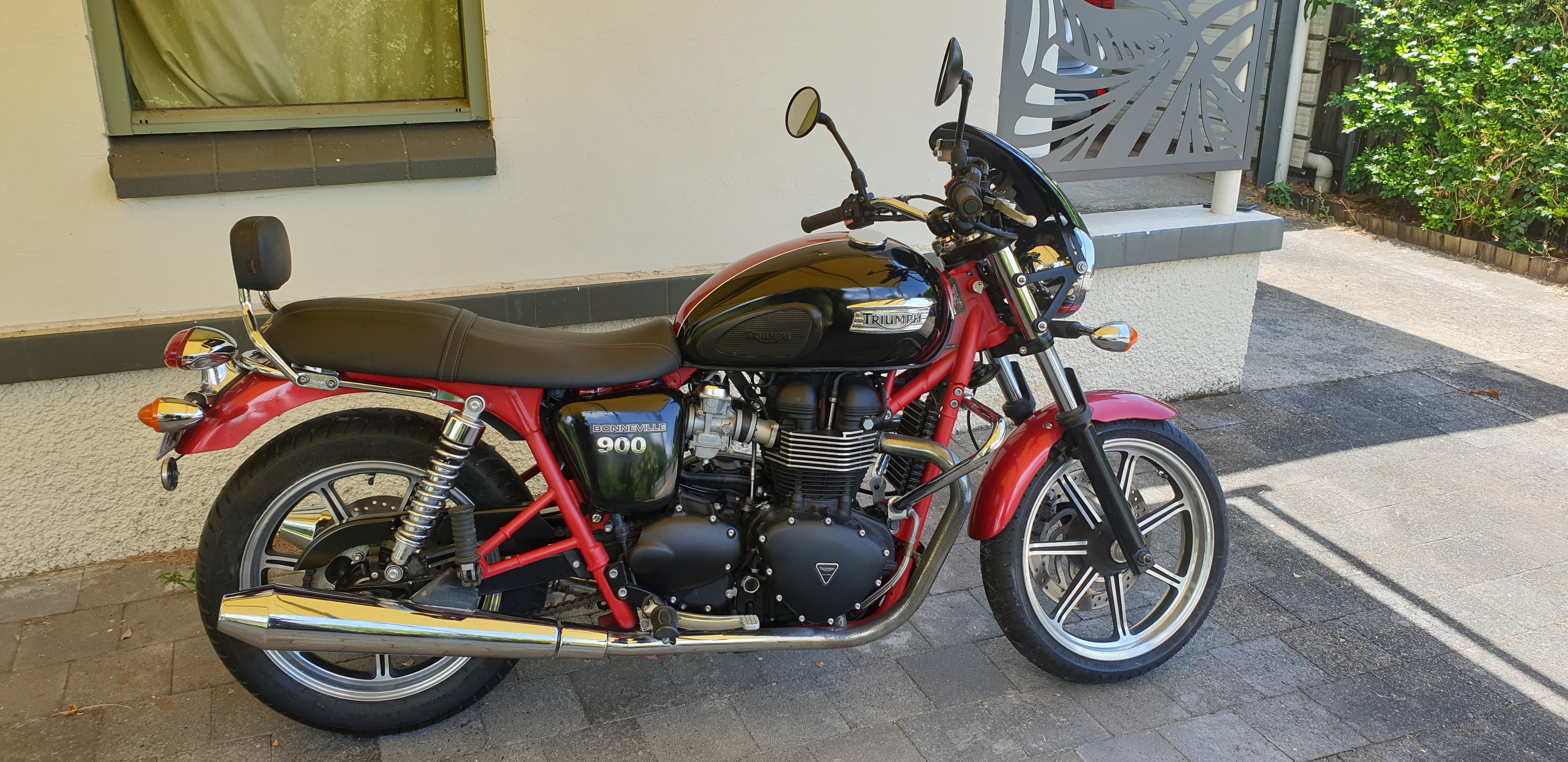 2013 TRIUMPH BONNEVILLE SE ROAD 