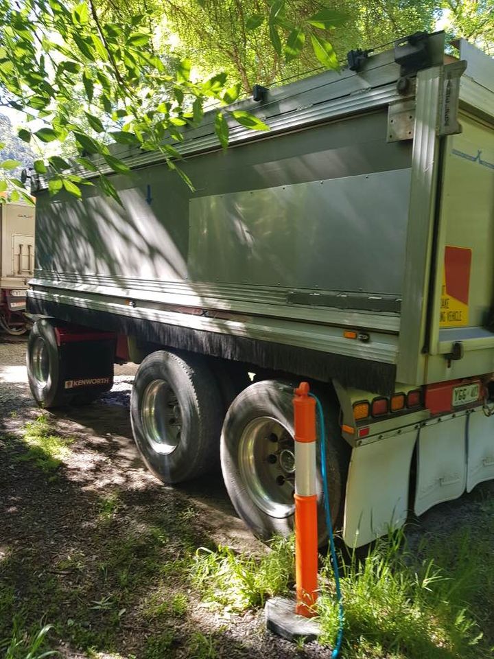 2002 HAMELEX WHITE 3 AXLE DOG TRAILER