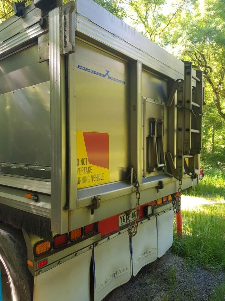 2002 HAMELEX WHITE 3 AXLE DOG TRAILER