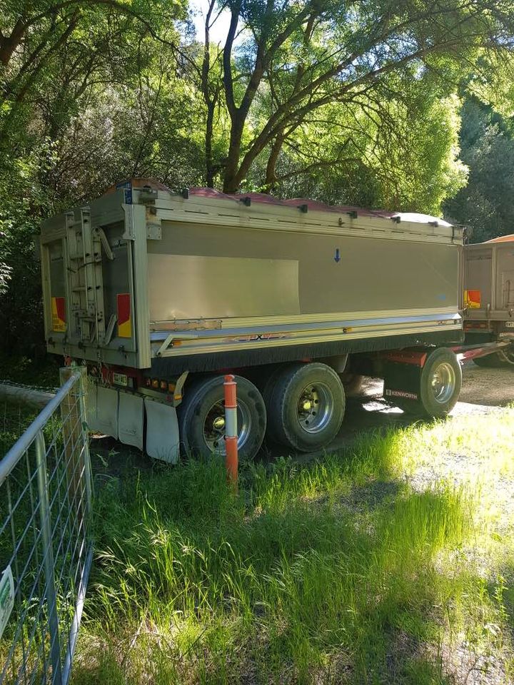 2002 HAMELEX WHITE 3 AXLE DOG TRAILER