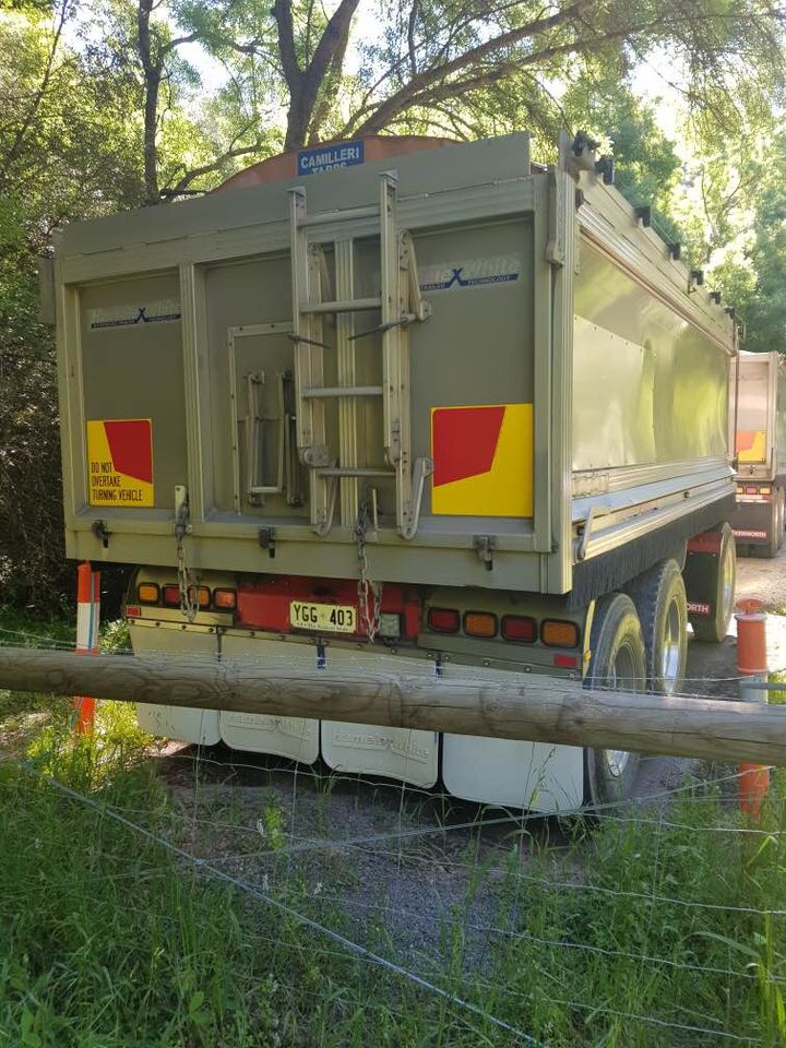 2002 HAMELEX WHITE 3 AXLE DOG TRAILER