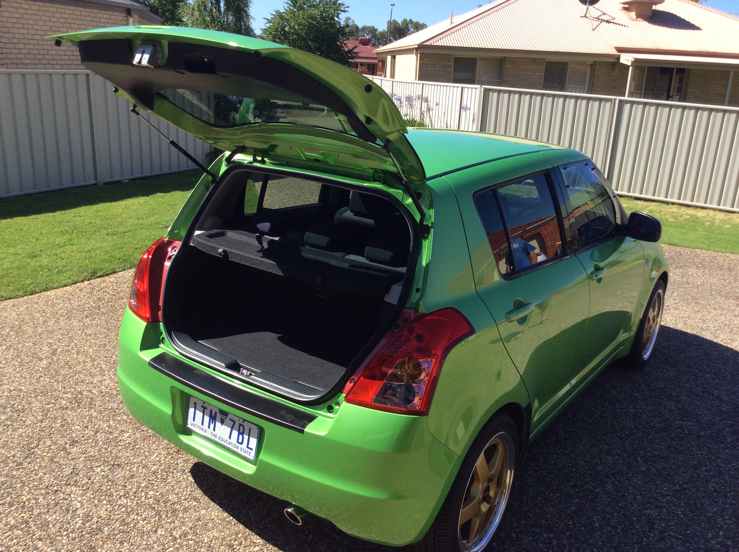 2010 SUZUKI SWIFT HATCH 